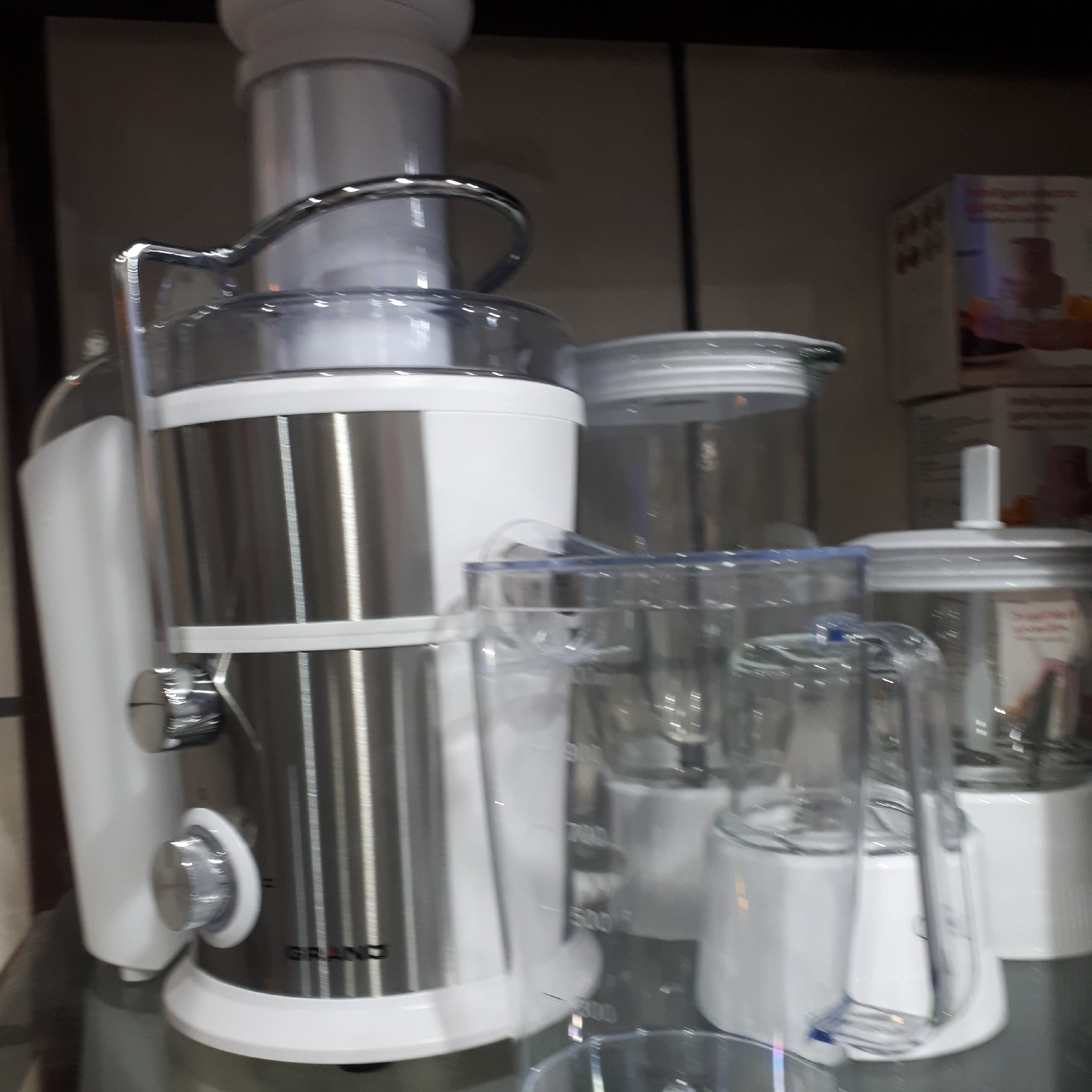 آبمیوه گیری 4کاره دارای برچسب انرژی 