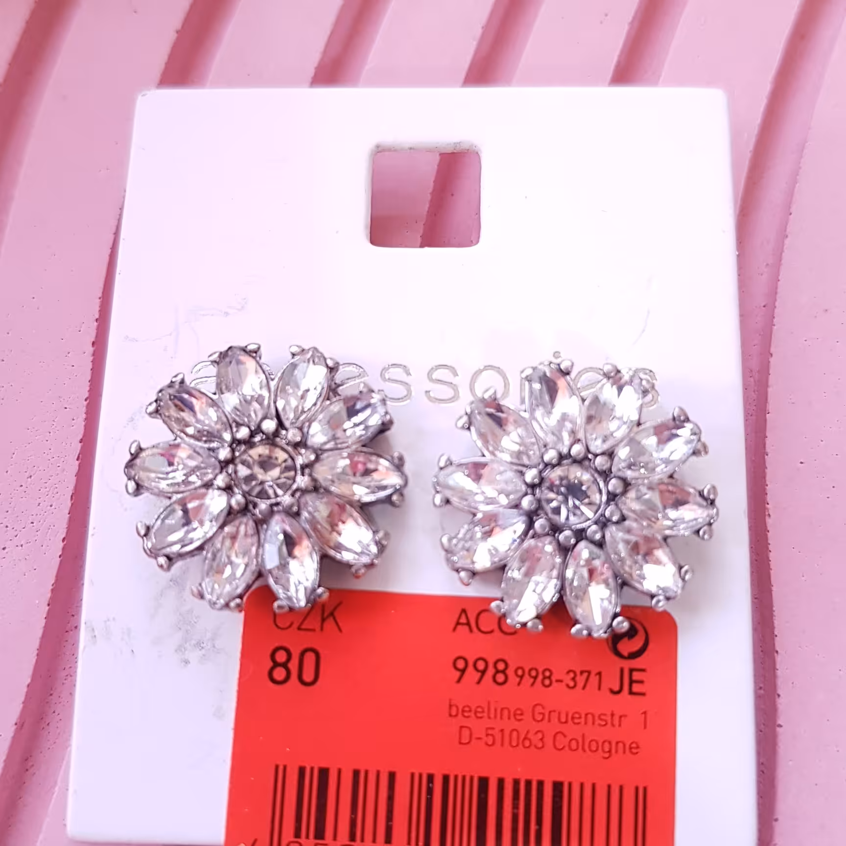 گوشواره های گل میخی