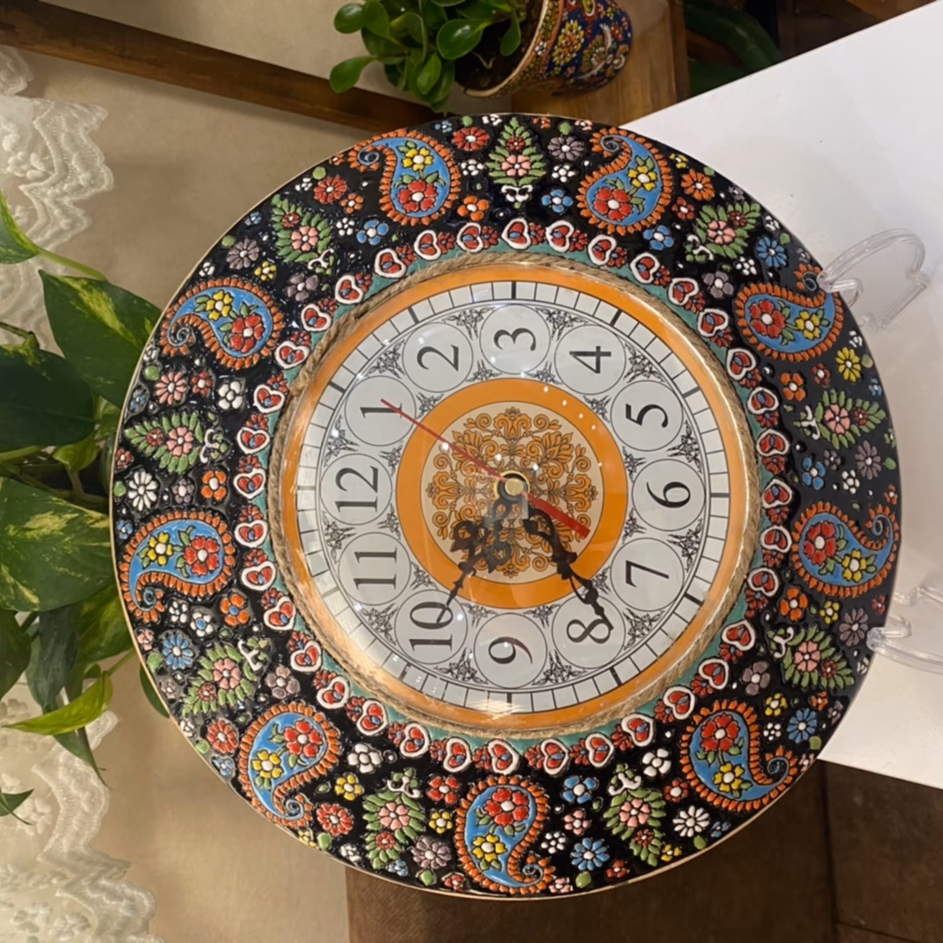 ساعت زیبای میناکاری