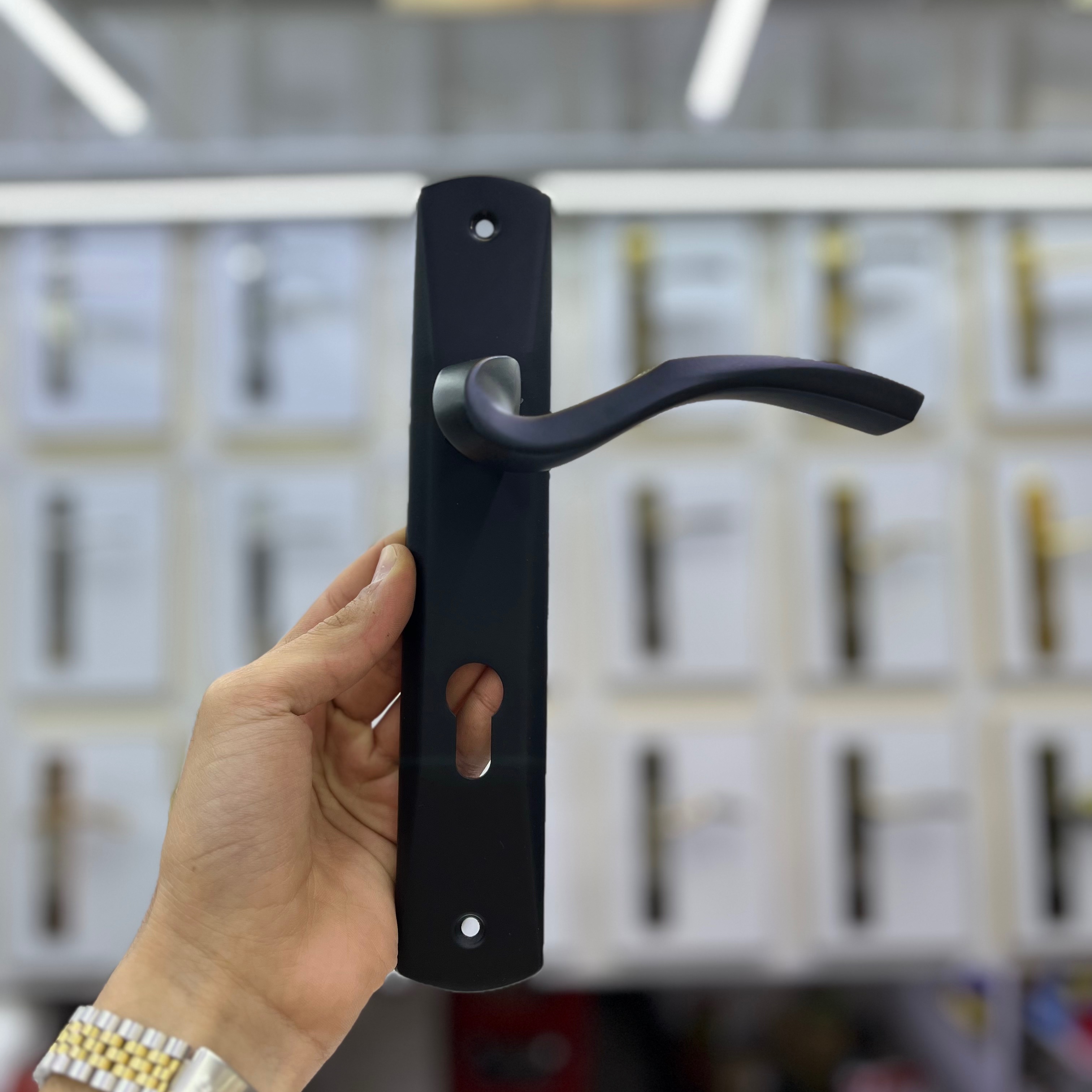 دستگیره درب سوئیچی مشکی Ak20