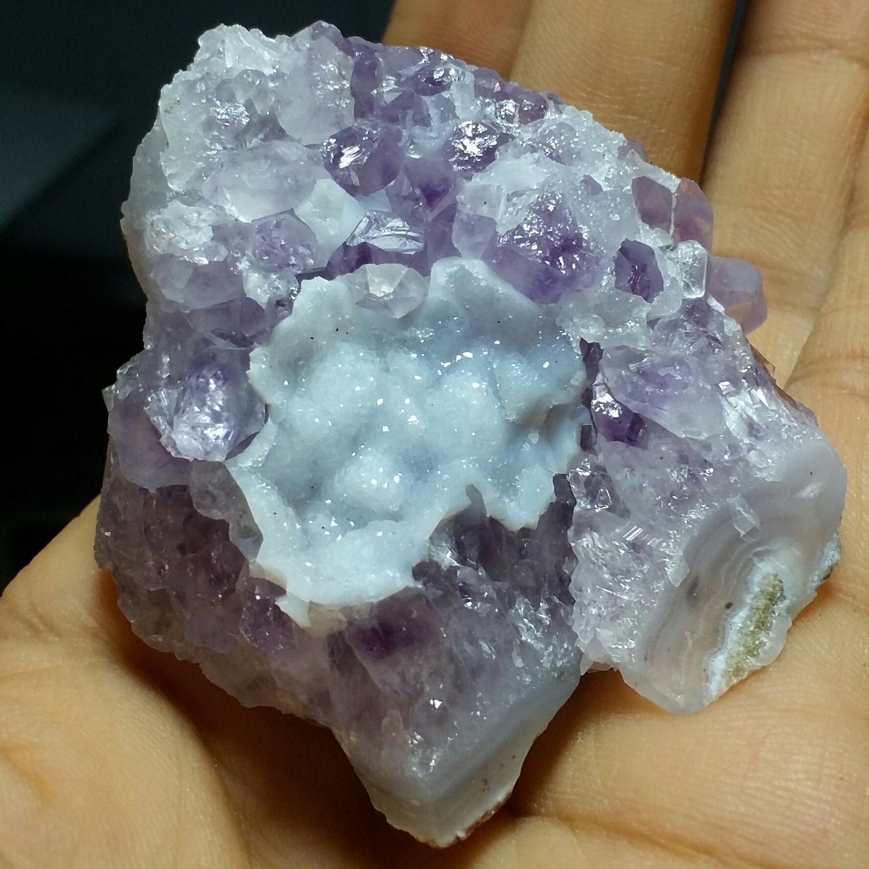 سنگ راف آمیتیس بلور درشت بسیار پر رنگ بسیار زیبا دیدنی کاملا طبیعی شاهکار خلقت خااااص
نمونه ای فوق کلکسیونی
کد 8382