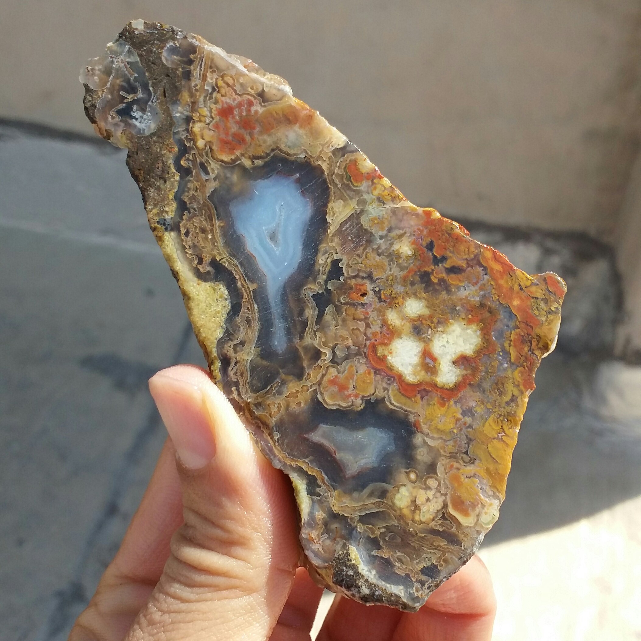 اسلایس سنگ راف عقیق شجر منظره به همراه سلیمانی سه بعدی رنگی با قابلیت ساخت چند اسلایس و نگین 
 طبیعی  
کد 11661