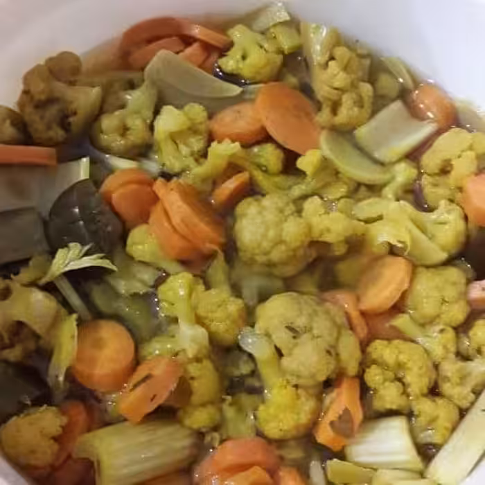 ترشی مخلوط خانگی نیم کیلویی