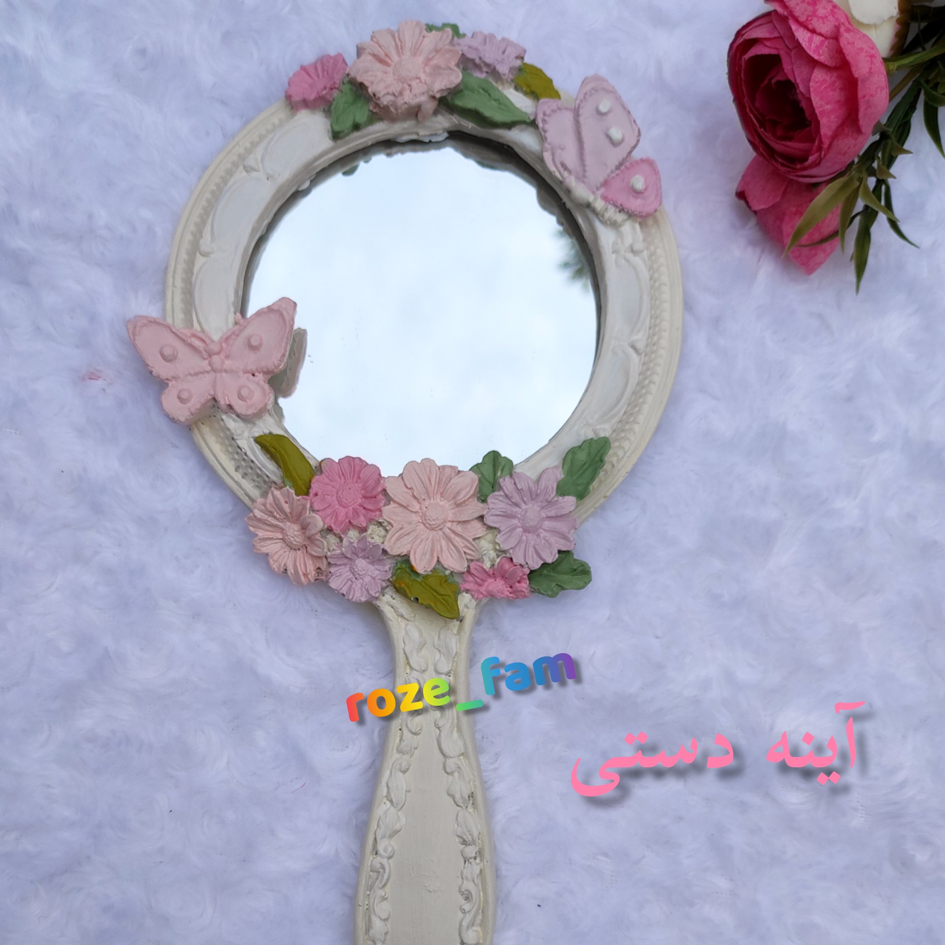 آینه دستی پرنسسی پلی استر -وزن خاص300 گرم و ابعاد داخلی آینه 10در10 وارتفاع کل 25 سانت