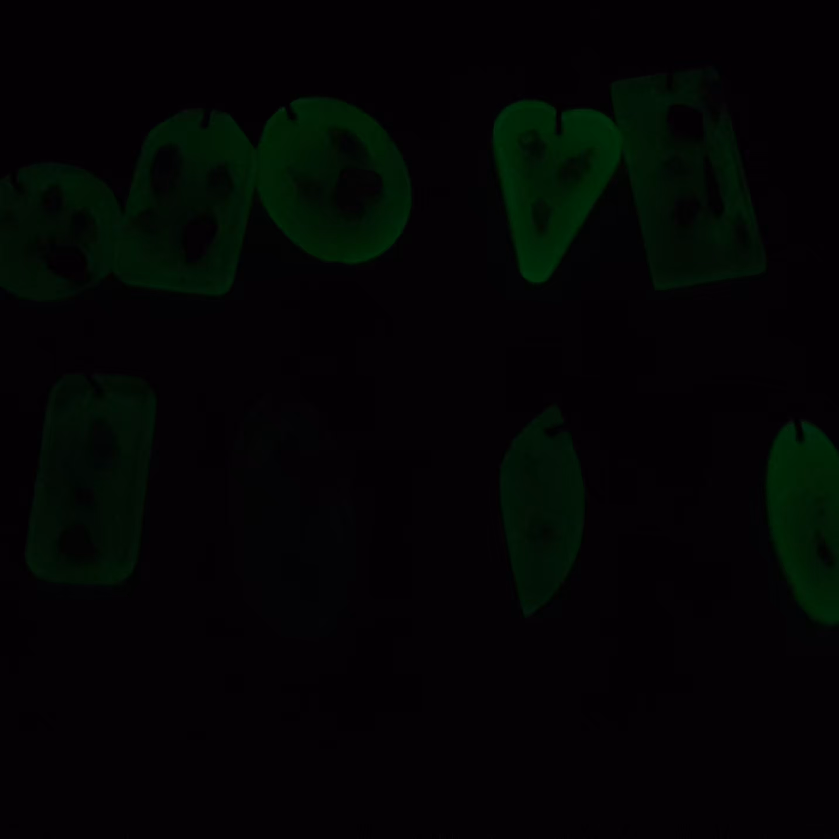 جاکلیدی رزین اپوکسی شب تاب  همراه با صدفهای کوچک زیبا 