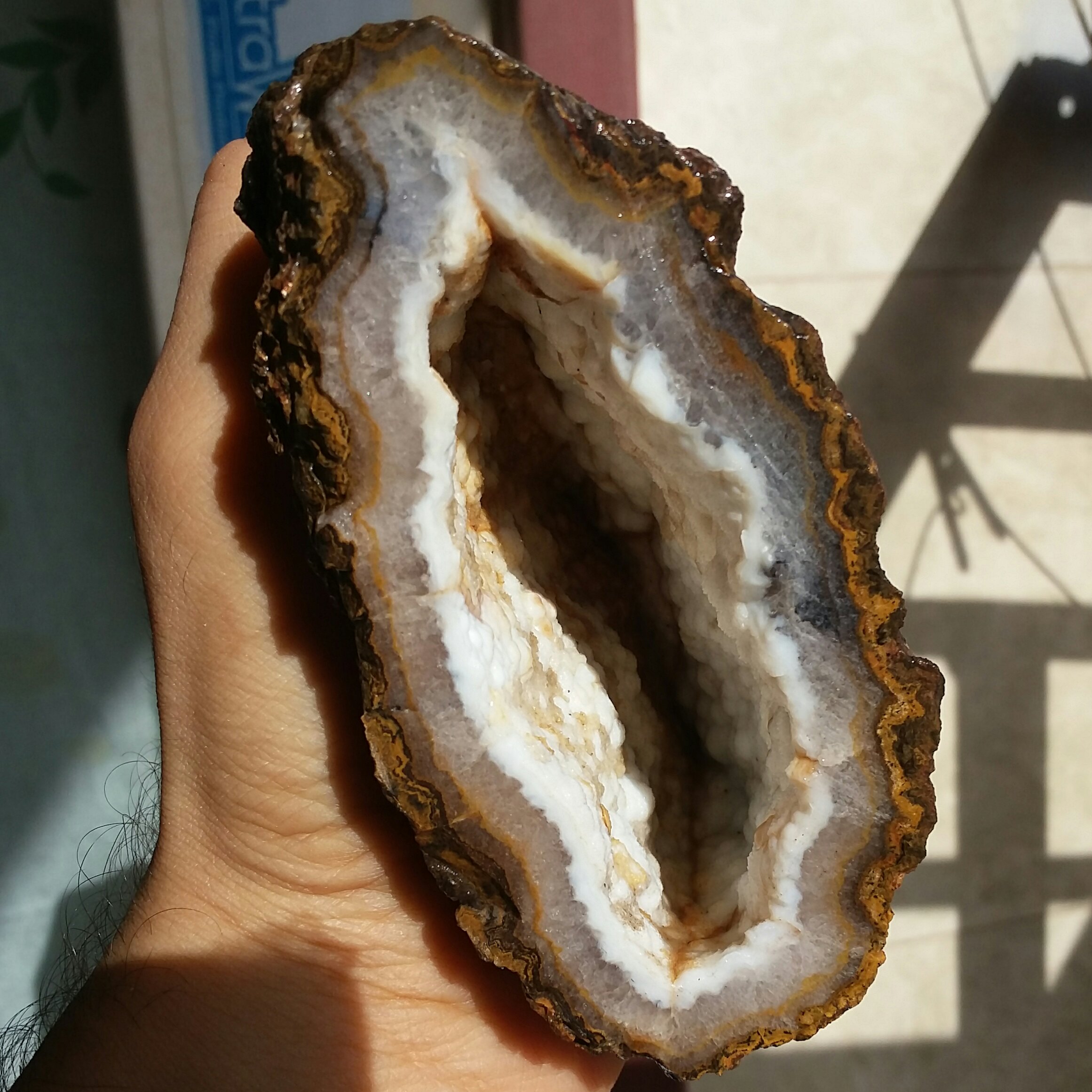 اسلایس سنگ راف غووولپیکر عقیق منظره توپی توخالی بلور برفکی صد در صد طبیعی نمونه ای تکرار نشدنی و فوق کلکسیونی شاهکار