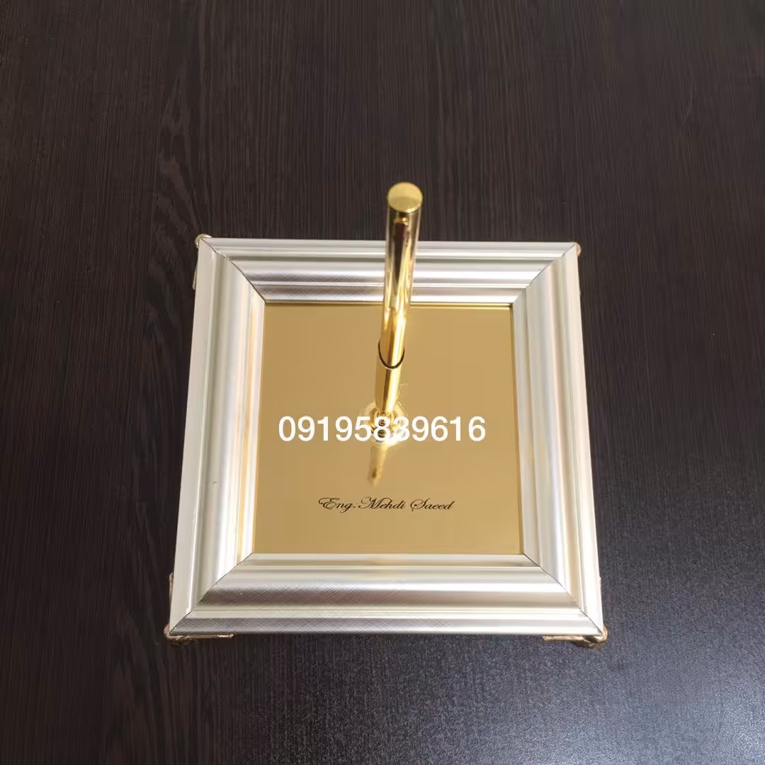 خودکار روکش طلا  باحک  اسم بهمراه شناسنامه و باکس رومیزی 