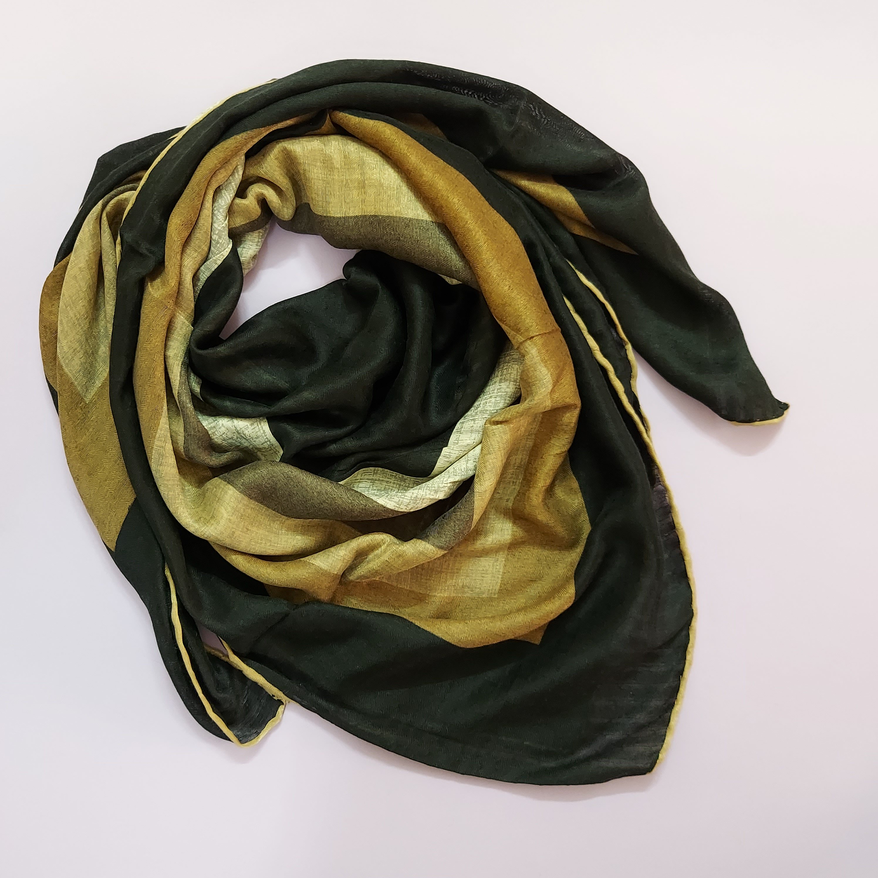 روسری مشکی قهوه ای