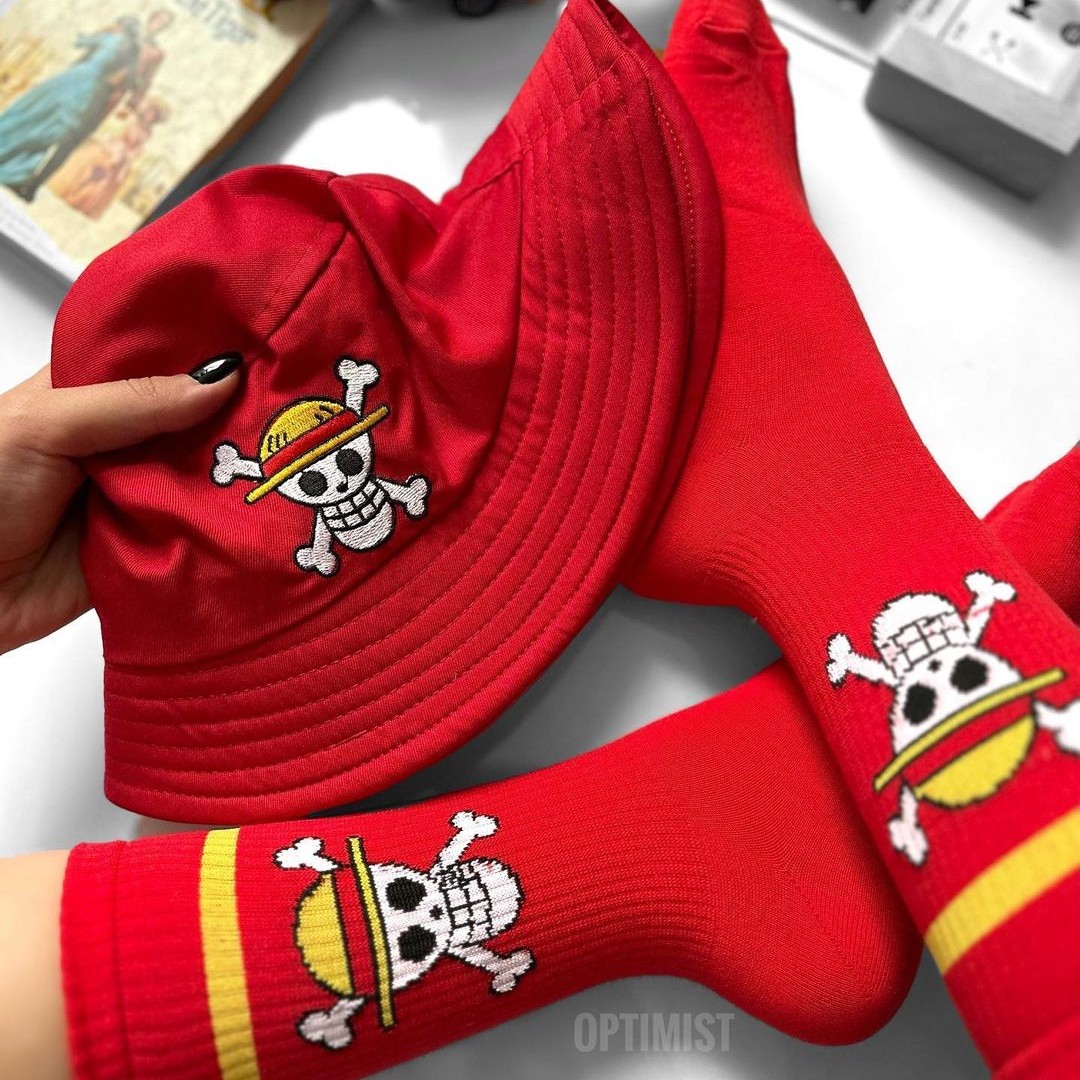 ست One piece جوراب ساقدار و کلاه باکت