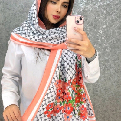 شال نخی رنگ سال هلویی طرح گل