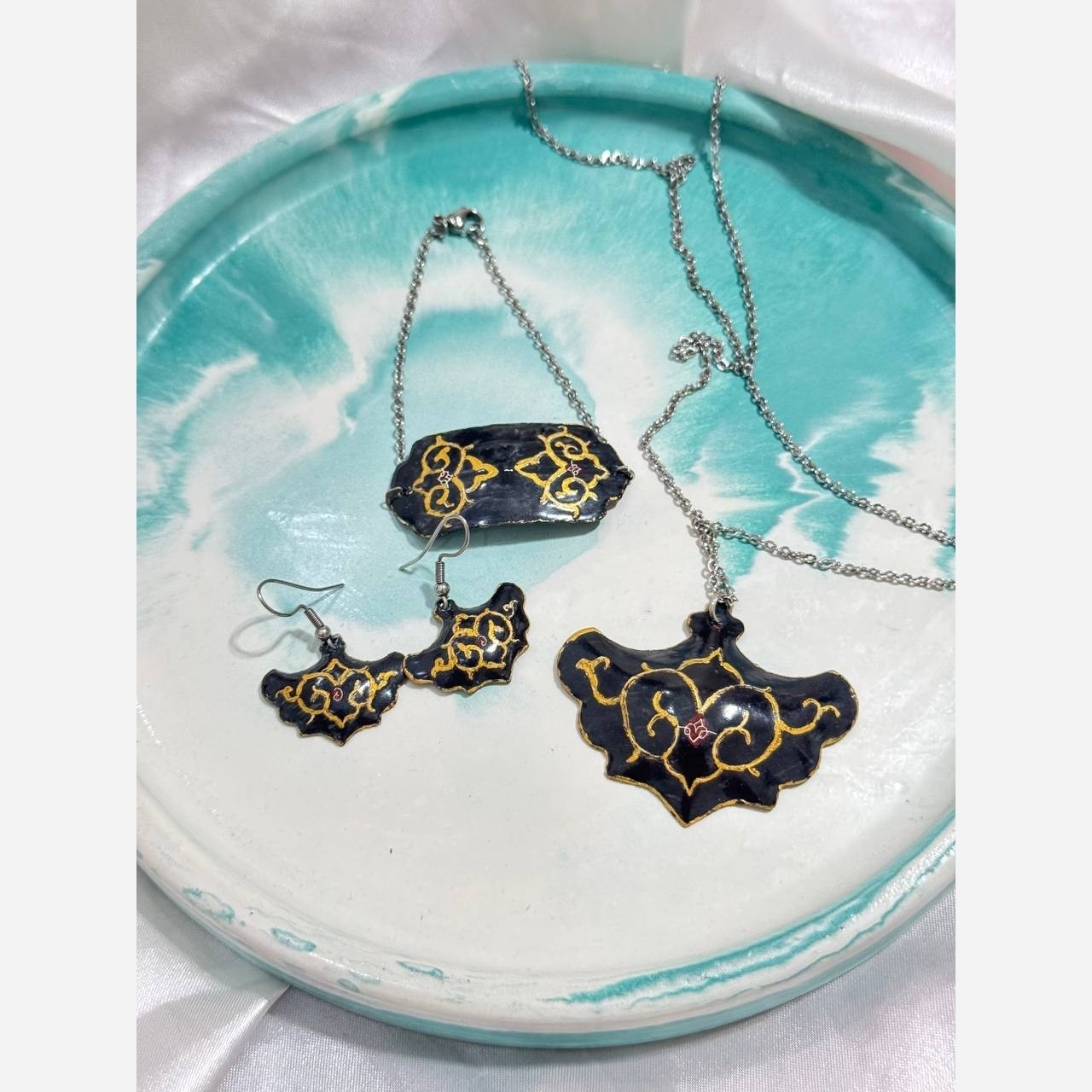 نیمست میناکاری مسی پیچ اسلیمی مشکی طلایی