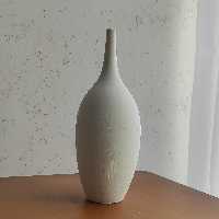 کوزه سفالی 30 سانتی سفید پتینه ی دستی