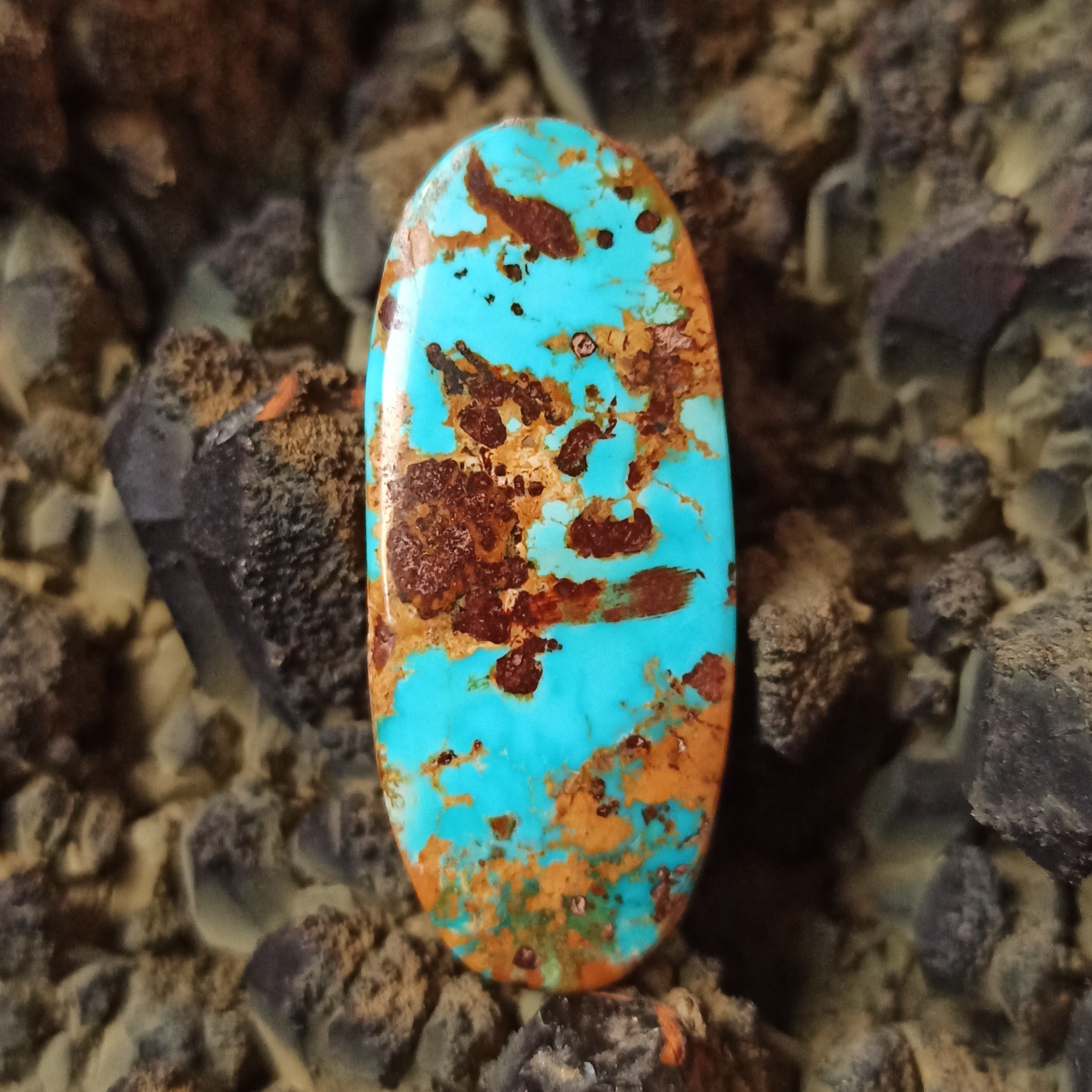 نگین سنگ فیروزه نیشابوری طبیعی خاک طلایی  کد 3