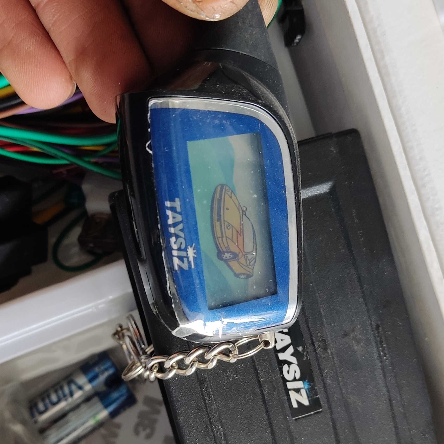 دزدگیر تصویری تایسیز( جفت ریموت کنترل تصویری) با کیفیت و زیبا با رله سویچ مخفی و وسایل تکمیل