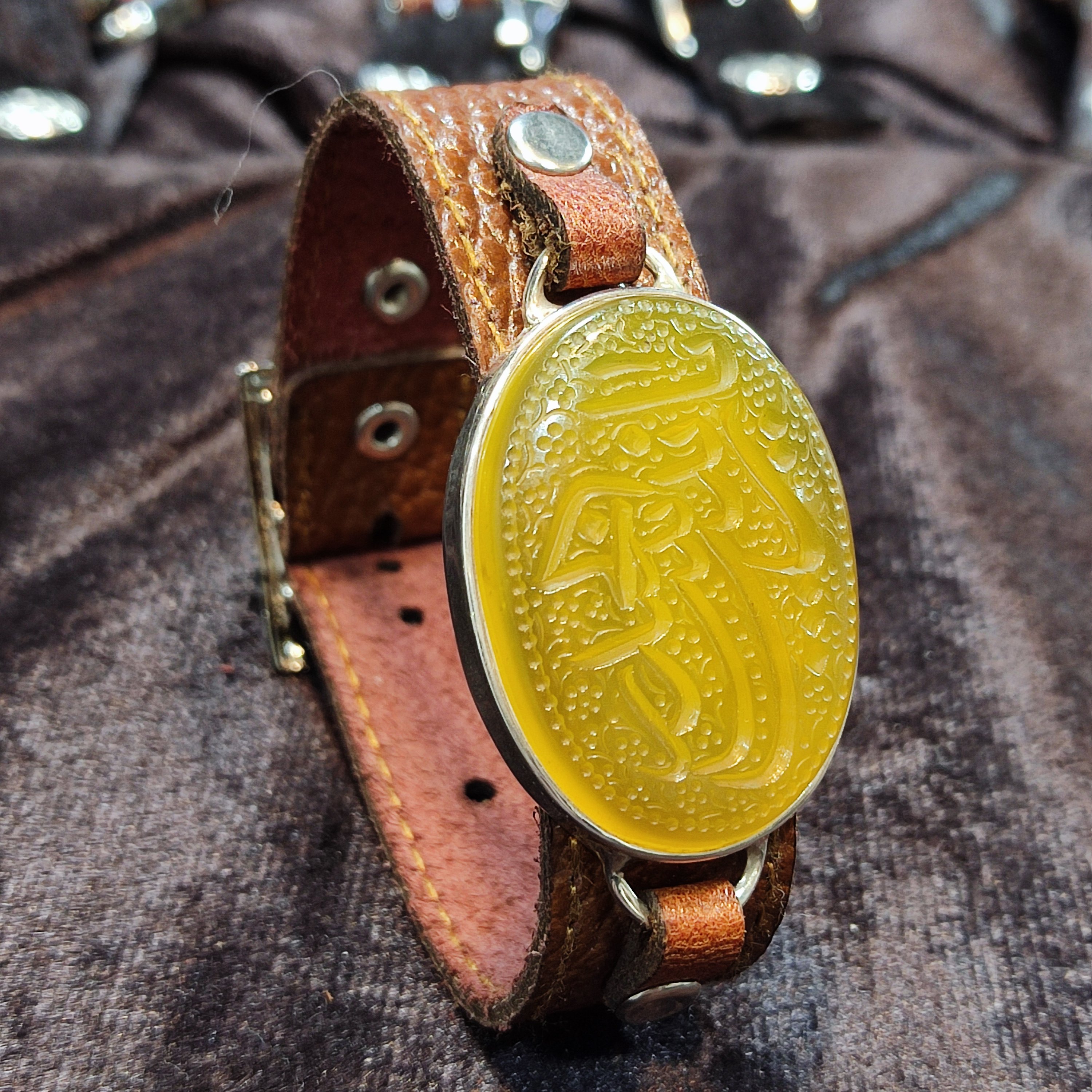 دستبند چرم با نگین خطی شرف شمس