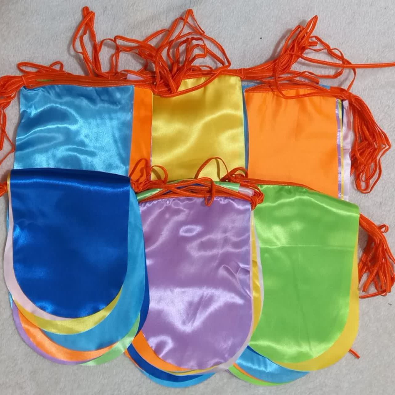 ریسه پرچمی رنگی تک رنگ  سبز قرمز نارنجی  سفید 