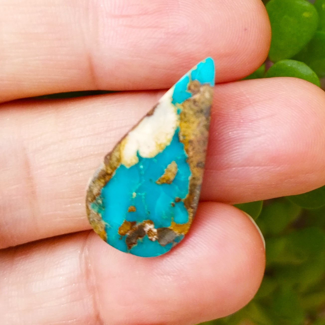 سنگ فیروزه نیشابوری اشکی برای گردنی و انگشتر