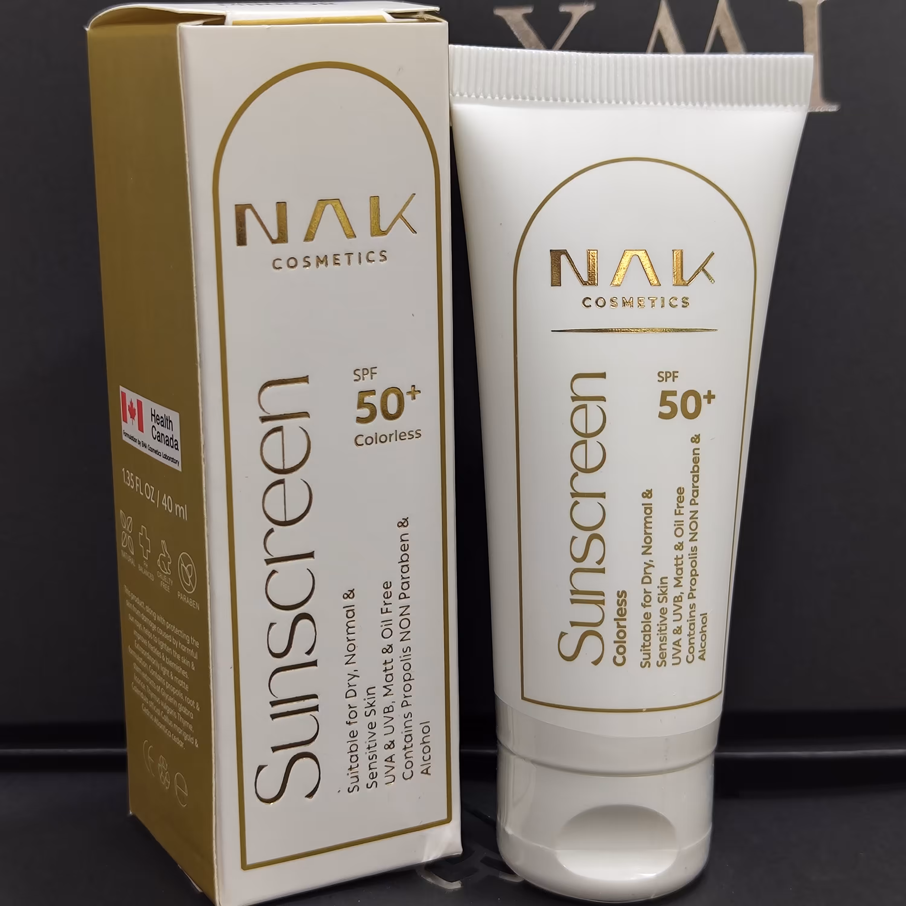 ضد آفتاب بی رنگ مات SPF 50  40 ml آبرسان  سبک  روشن کننده مناسب پوست خشک  نرمال و حساس

