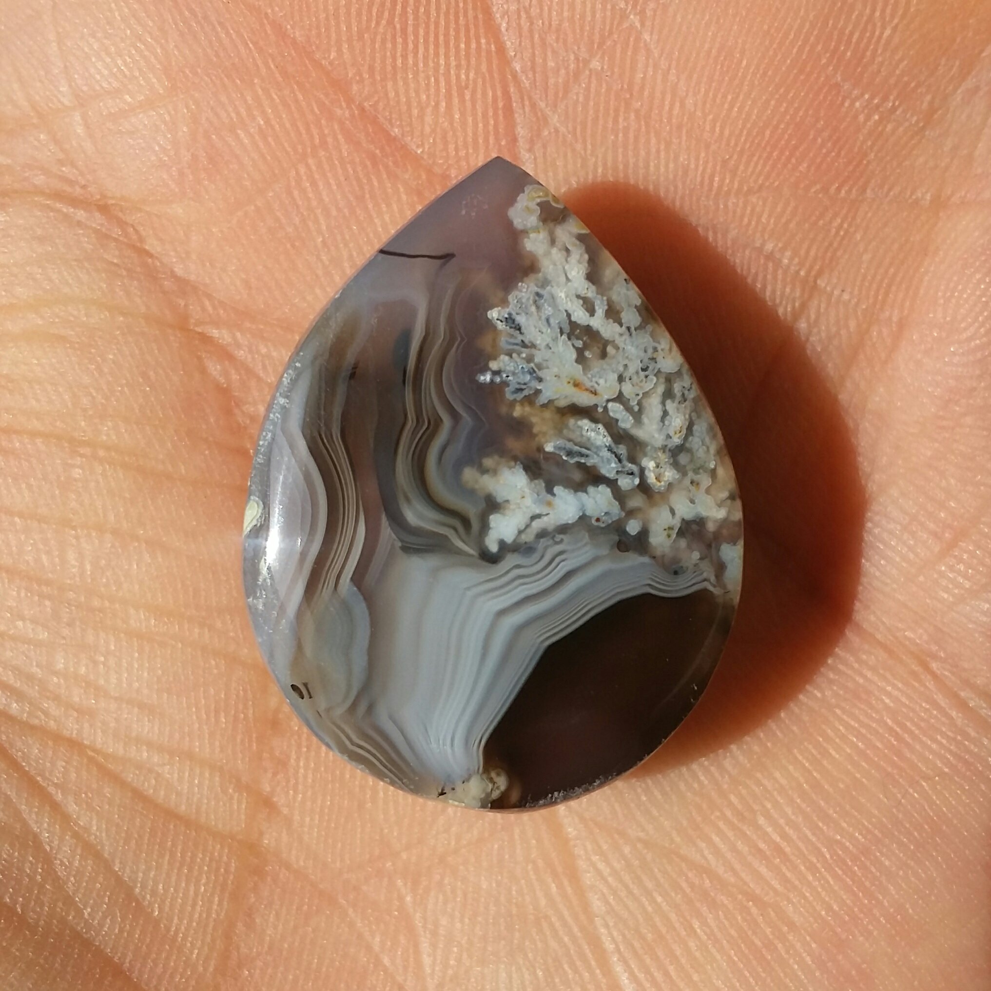 نگین شجر شکوفه و سلیمانی زمینه خرمایی
 تراش دامله دو طرفه بسیار خاص و محشر
 کاملا طبیعی و بدون بهسازی