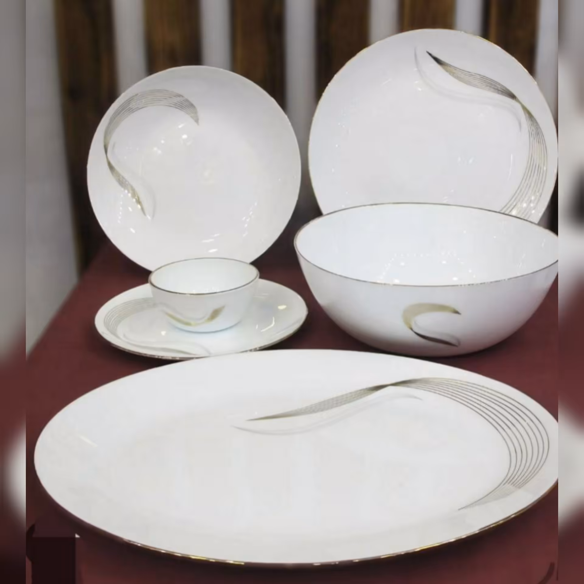 سرویس آرکوپال لب طلا 6 نفره 26 پارچه طرح شمل طلا گرد 