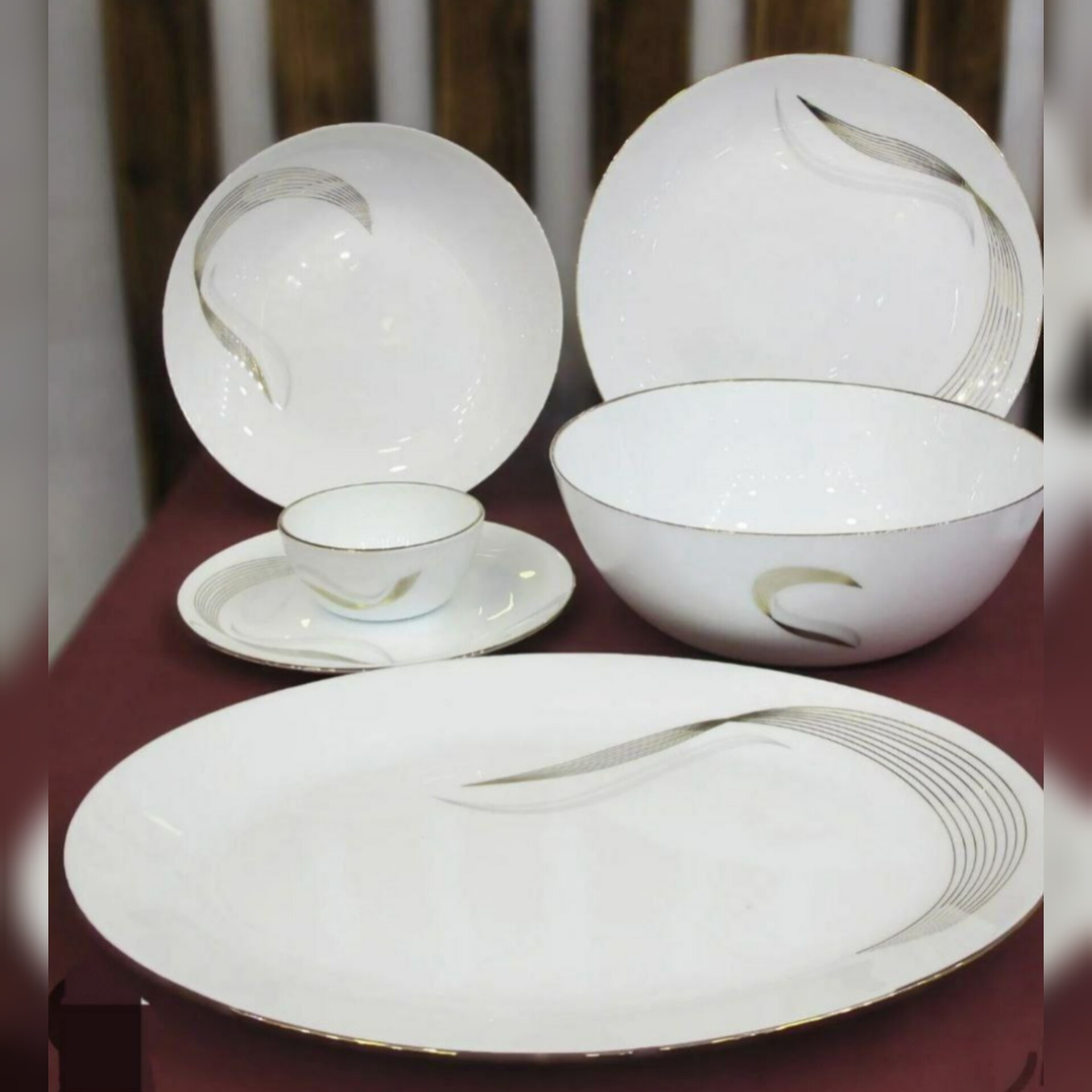 سرویس آرکوپال لب طلا 6 نفره 26 پارچه طرح شمل طلا گرد