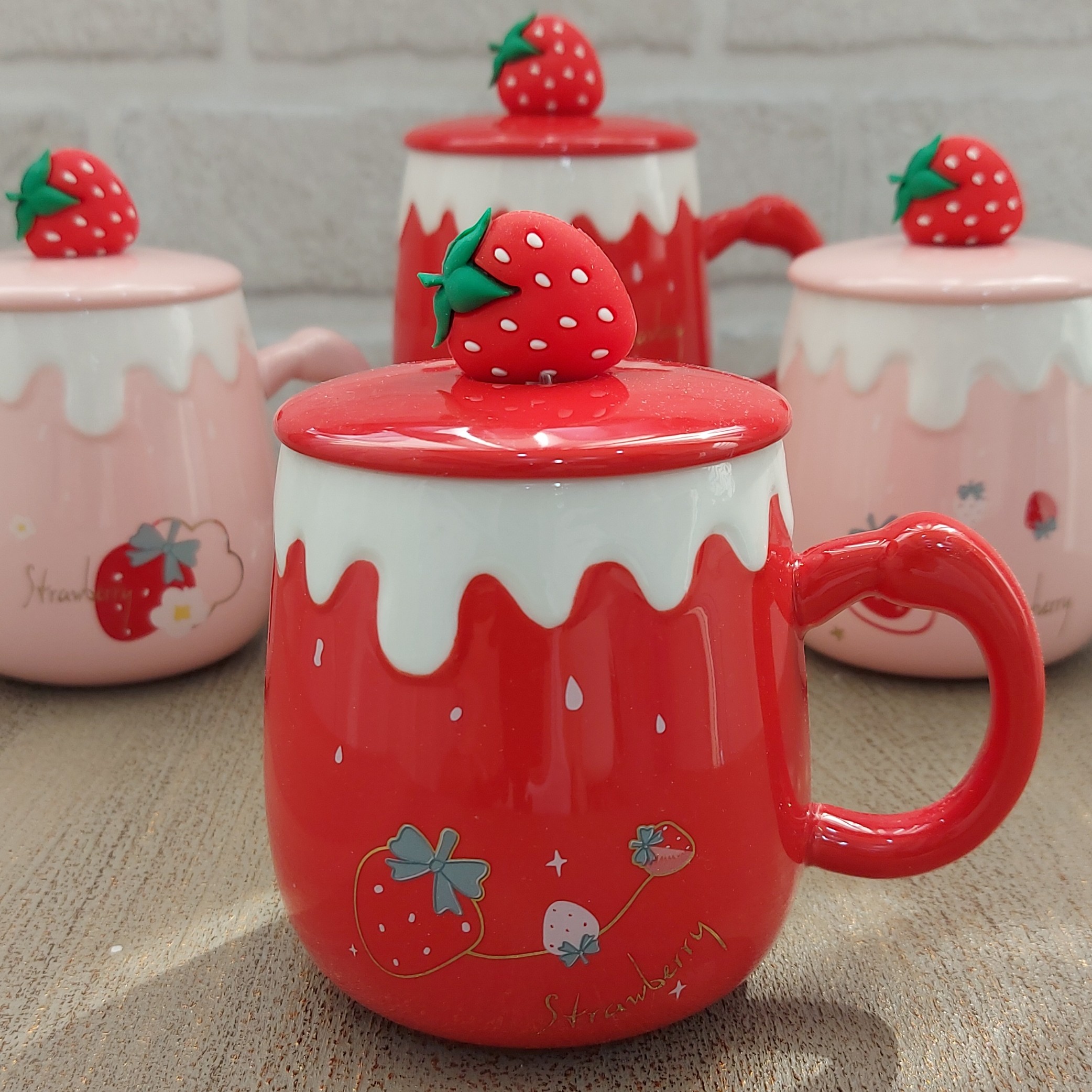 ماگ توت فرنگی با قاشق استیل و توت فرنگی سیلیکونی در چهار طرح و رنگ