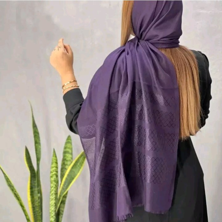 شال نخی دستک لمه، دارای تنوع رنگ،  مخصوص خانم های شیک پوش غرفه 