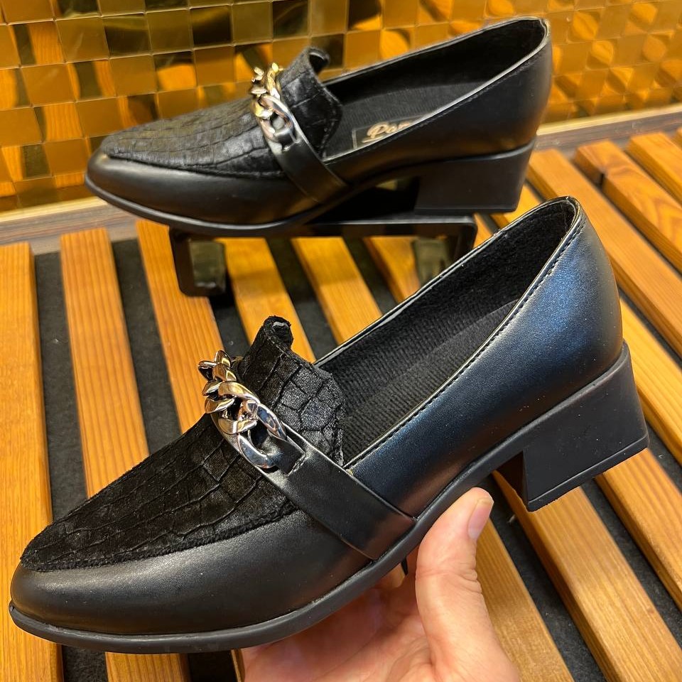 کفش مجلسی 
کد 850 
استاندارد 
مدل جدید 
کیفیت عالی
پاشنه 4 سانت 
Size 37 ta 40
