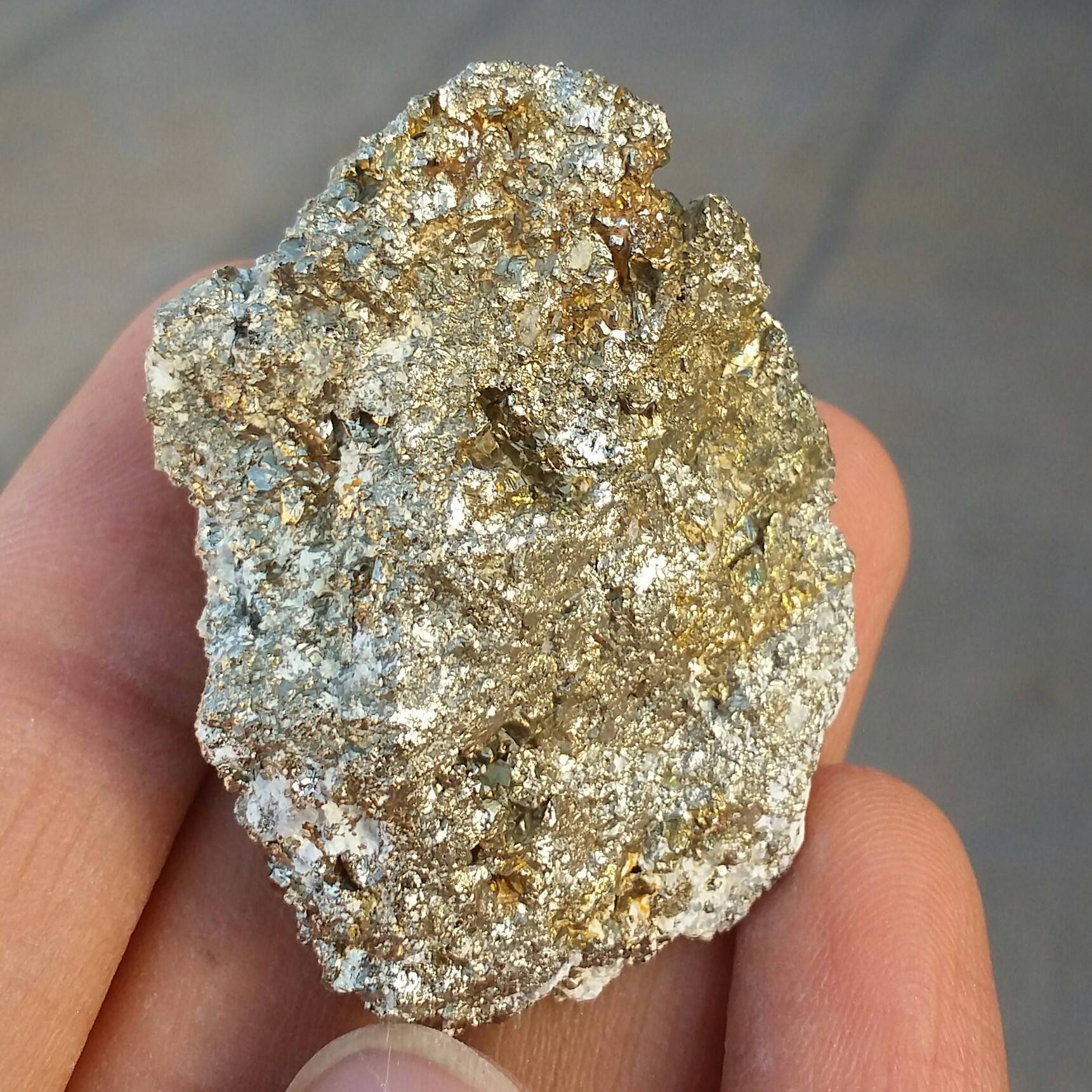 سنگ راف پیریت طلایی ملقب به سنگ طلا همرشدی با بورنیت  100 در 100 طبیعی شاهکار خلقت
بی نظیر
کد 10901