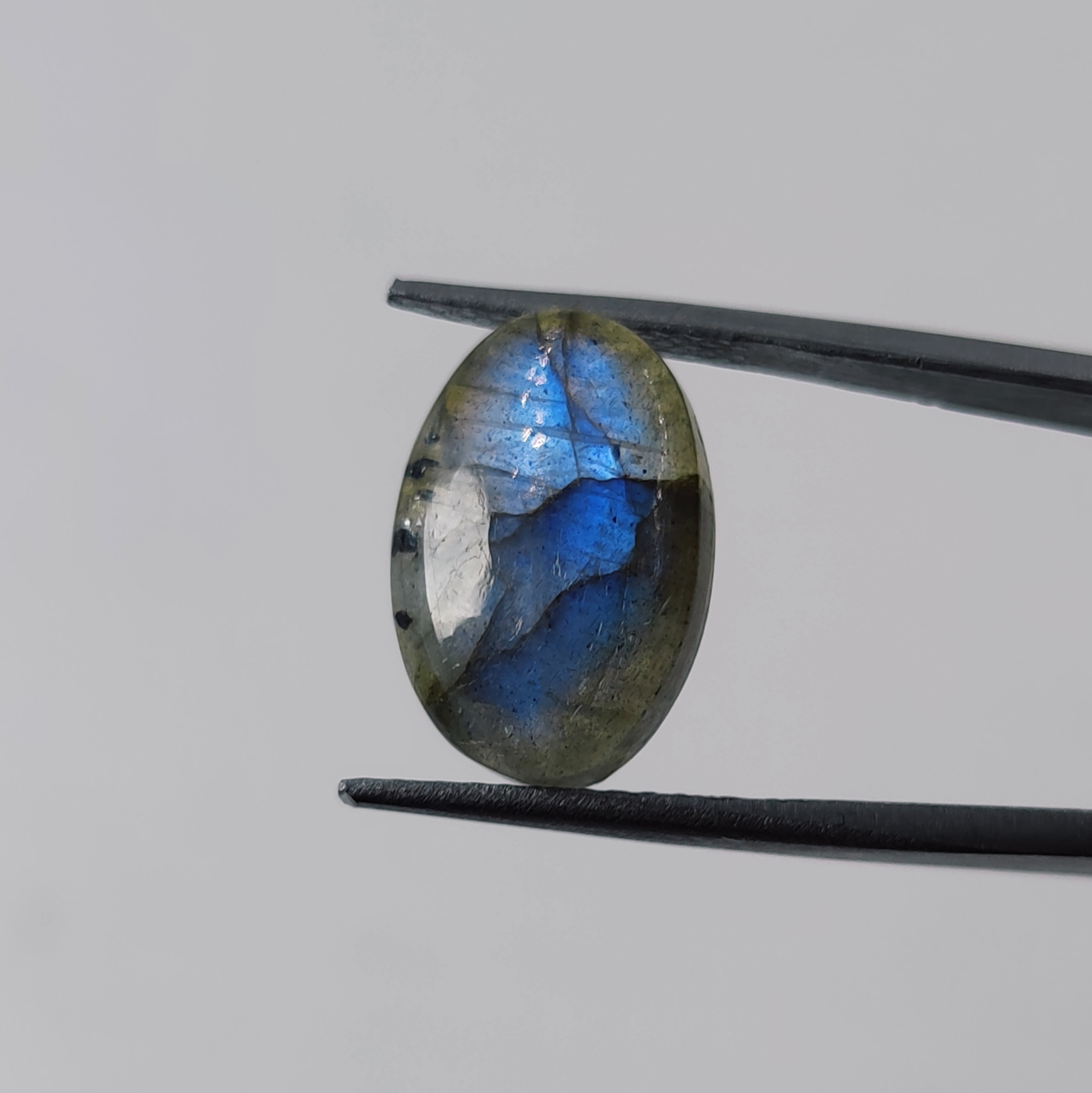 نگین سنگ لابرادوریت معدنی ماداگاسکار (تراش اوال) 