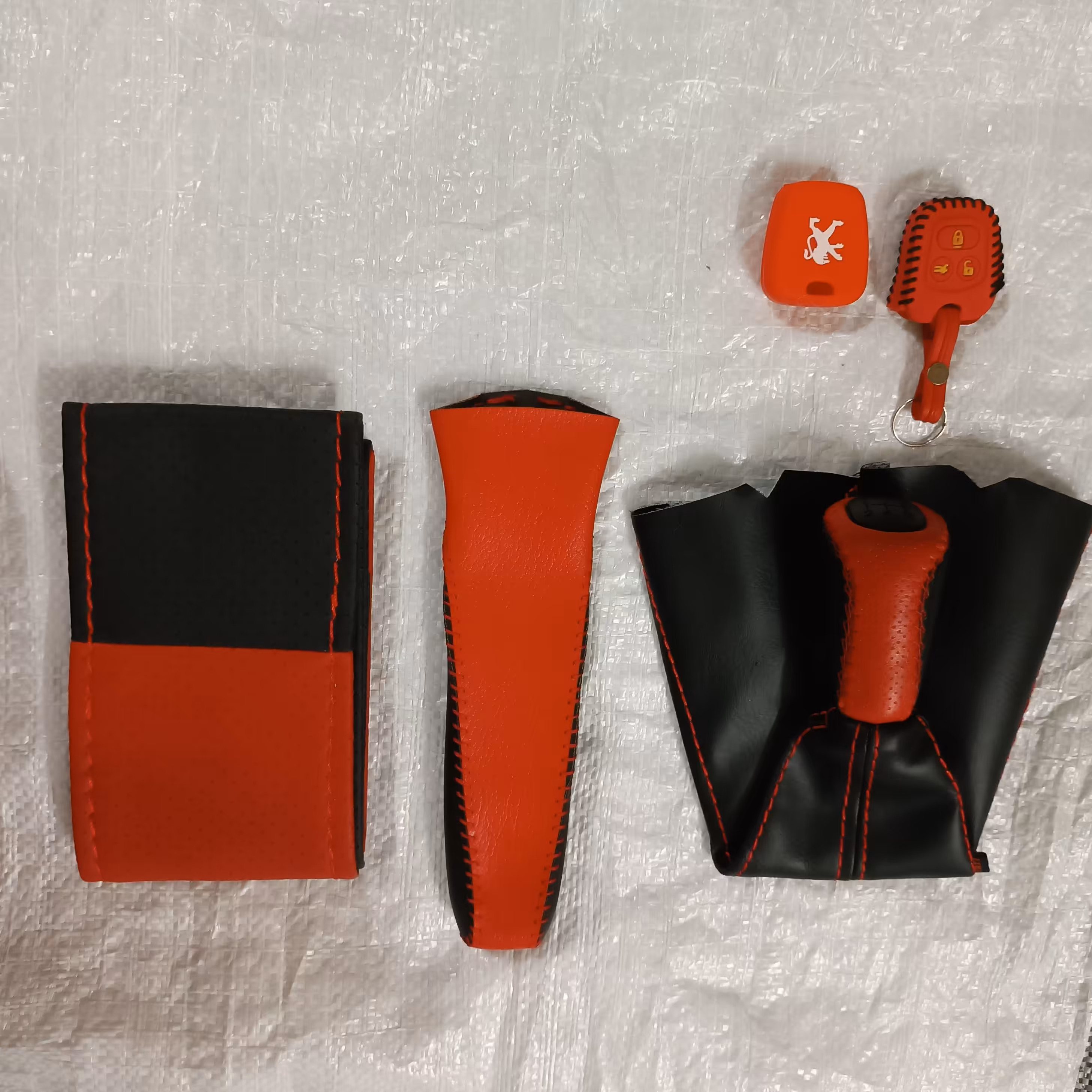 ست دور فرمان و سردنده و گردگیر و کاور سوییچ و کاور ترمز دستی مناسب برای پژو 206و207