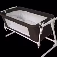 گهواره و تخت کنار مادر میترا 