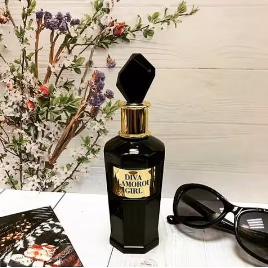 ادکلن دیوا گلاموروس گرل  Fragrance World Diva Glamorous Girl  حجم 100 میلی لیتر  فرگرنس ورد