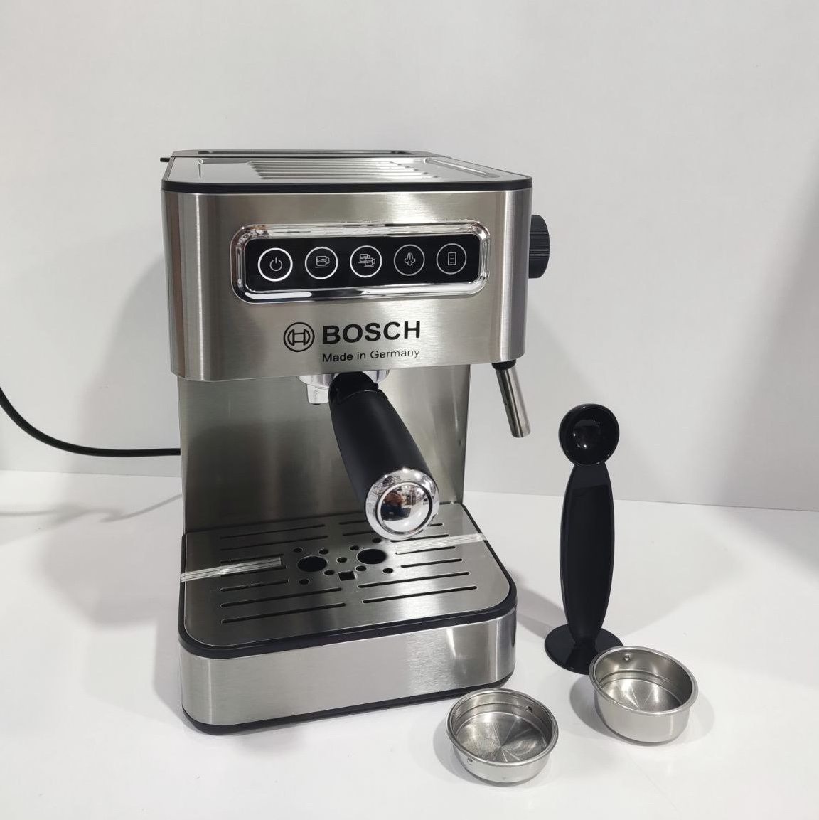 اسپرسوساز تمام لمسی بوش مدل cm 1308