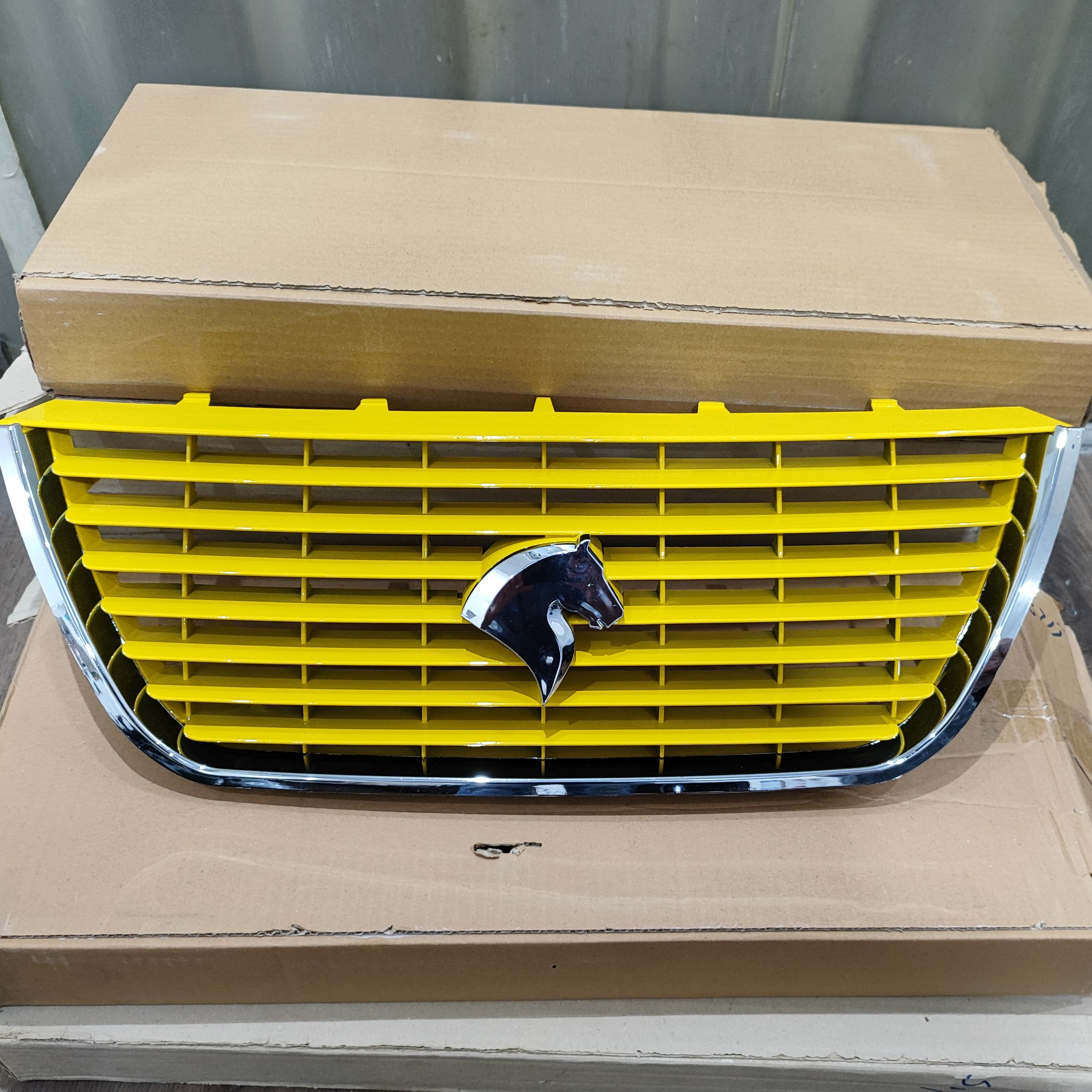 جلو پنجره  رنگ زرد سمندEF7با آرم  و زه استیل برای تاکسی