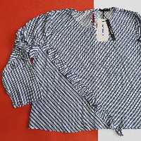 شومیز ترک از برند السی وایکیکی LC Waikiki سایز 40 خورده فری سایز تا 44 عرض سینه 58 سانت کراپ رنگ آبی طرح زیبا 