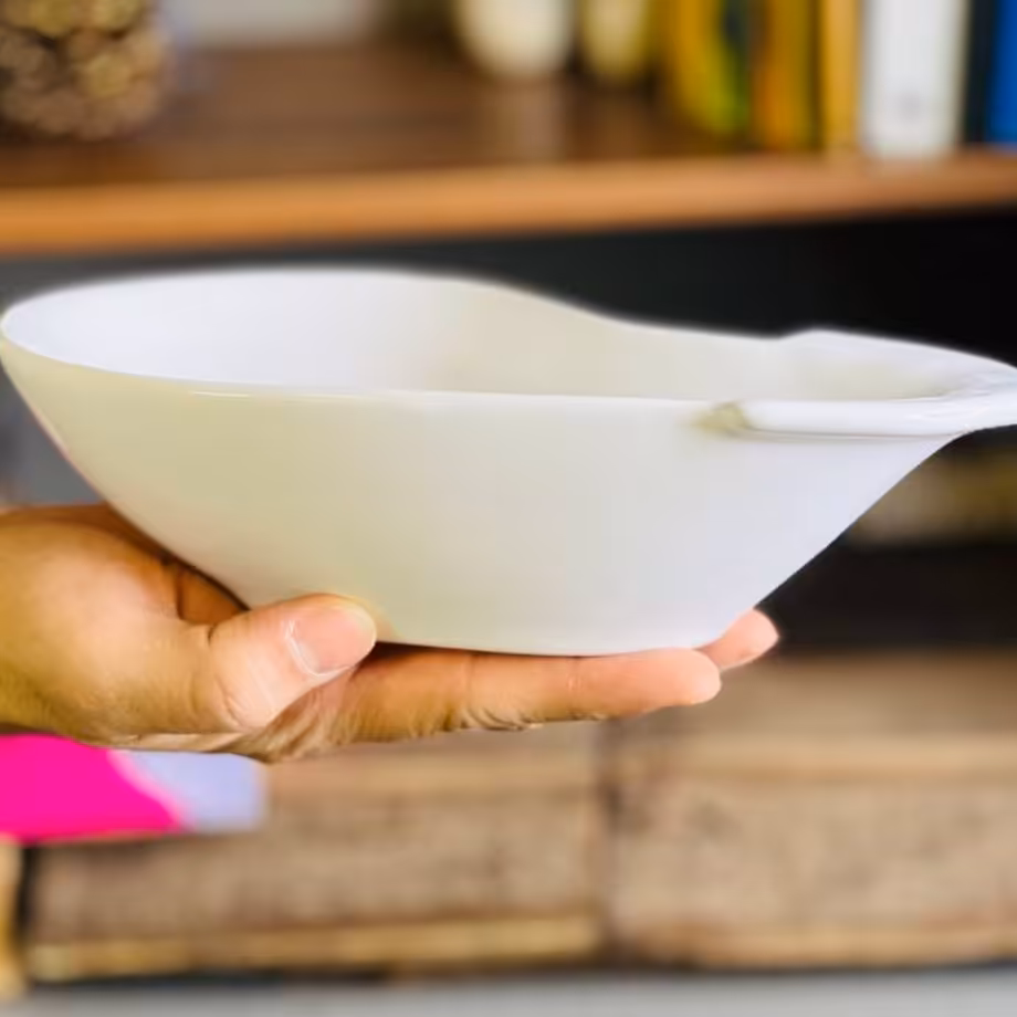 اردوخوری طرح بادنجان سایز 26 در 16 تک رنگ از جنس سرامیک