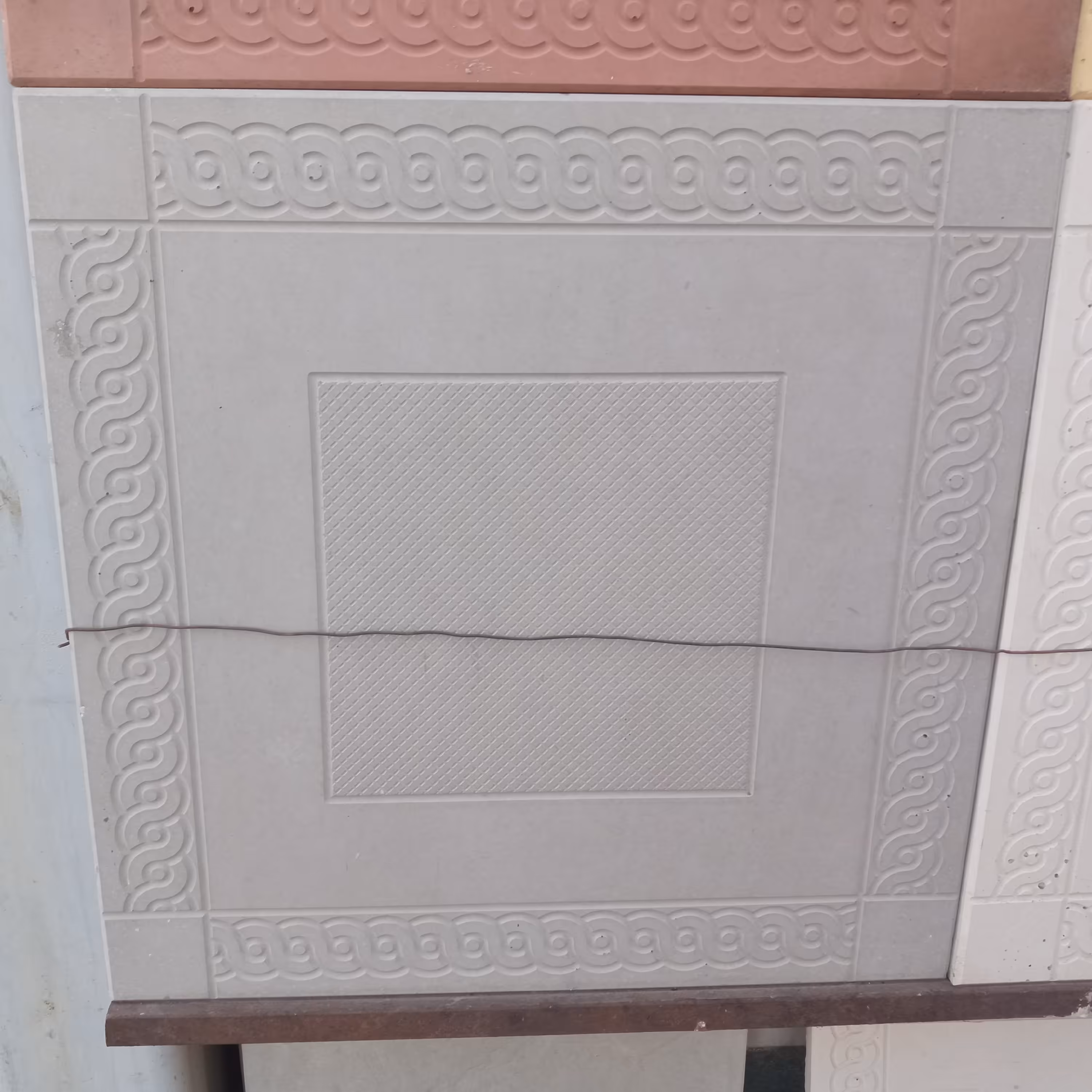 موزاییک پلیمری طرح طنابی - سایز 50-50 سانتیمتر مربع - هزینه به ازای هر دونه می باشد (پس کرایه)