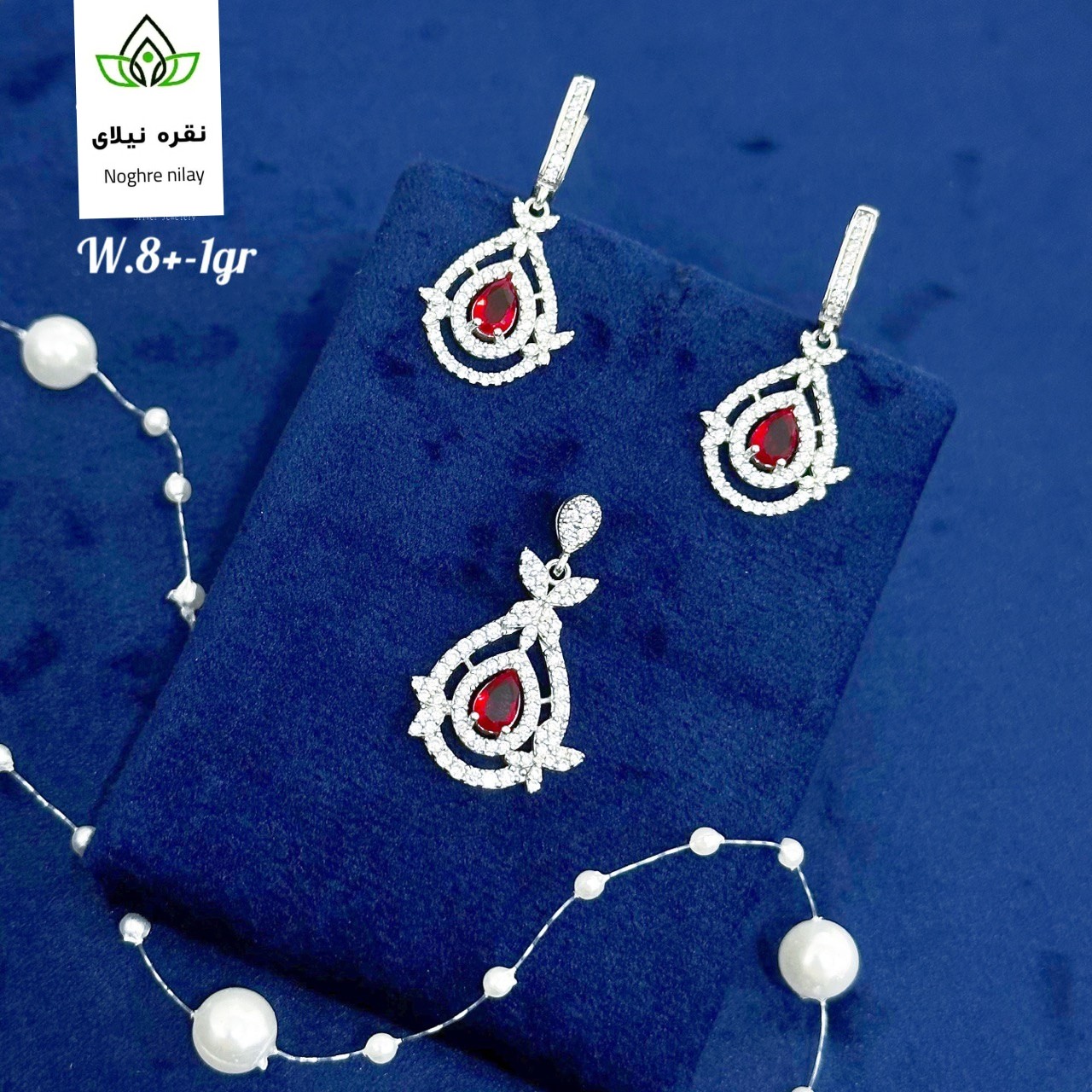 نیم ست  نقره  جدید و زیبا  عیار 925 و ابکاری  رادیوم .کاملا مشابه طلا . مناسب برای کادو و دارای فاکتور معتبر و ارسال