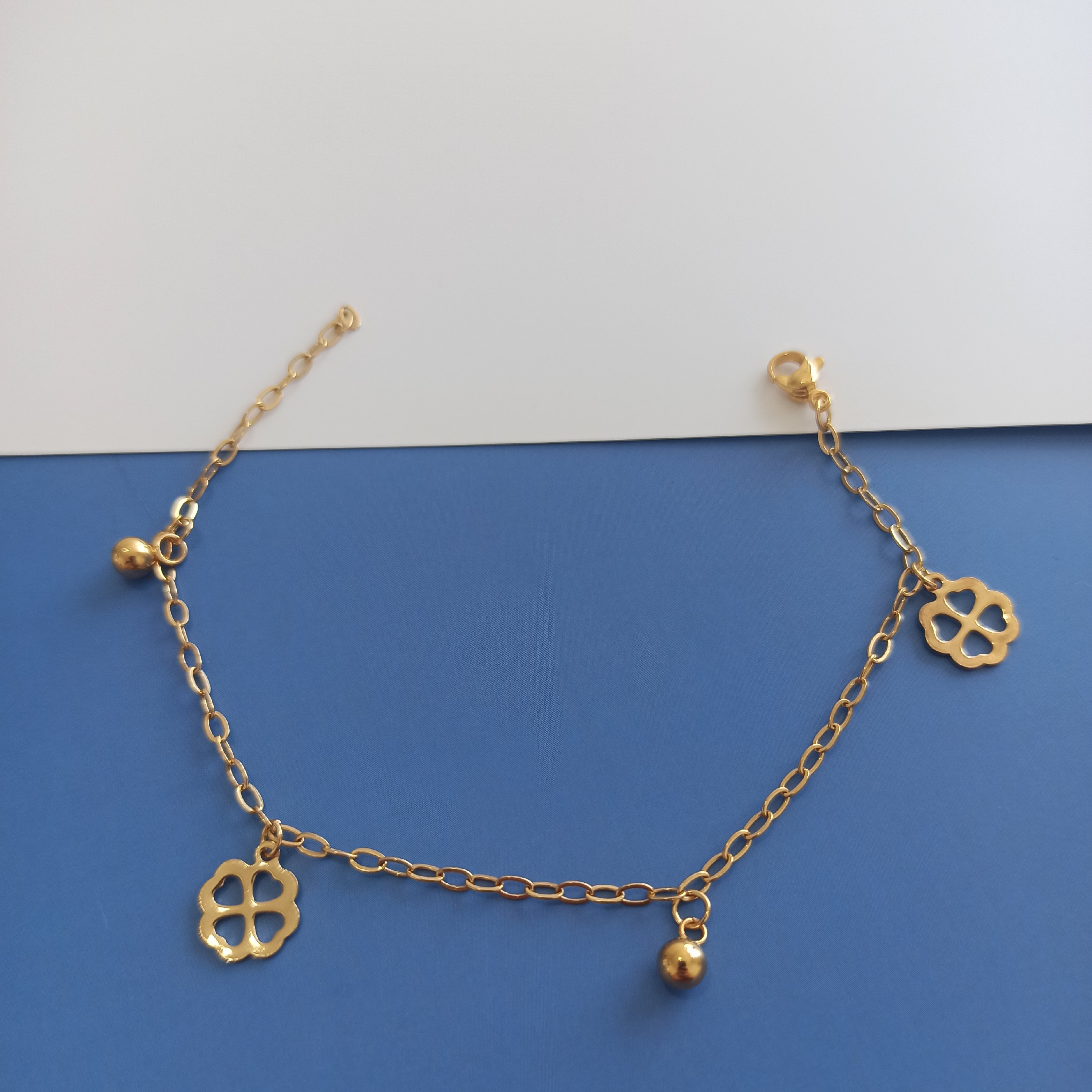 دستبند استیل طلایی رنگ ثابت ، طرح گل 