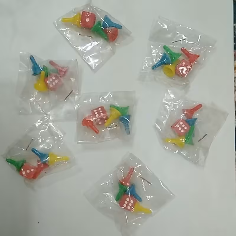 مهره 4تایی منچ بهمراه تاس
