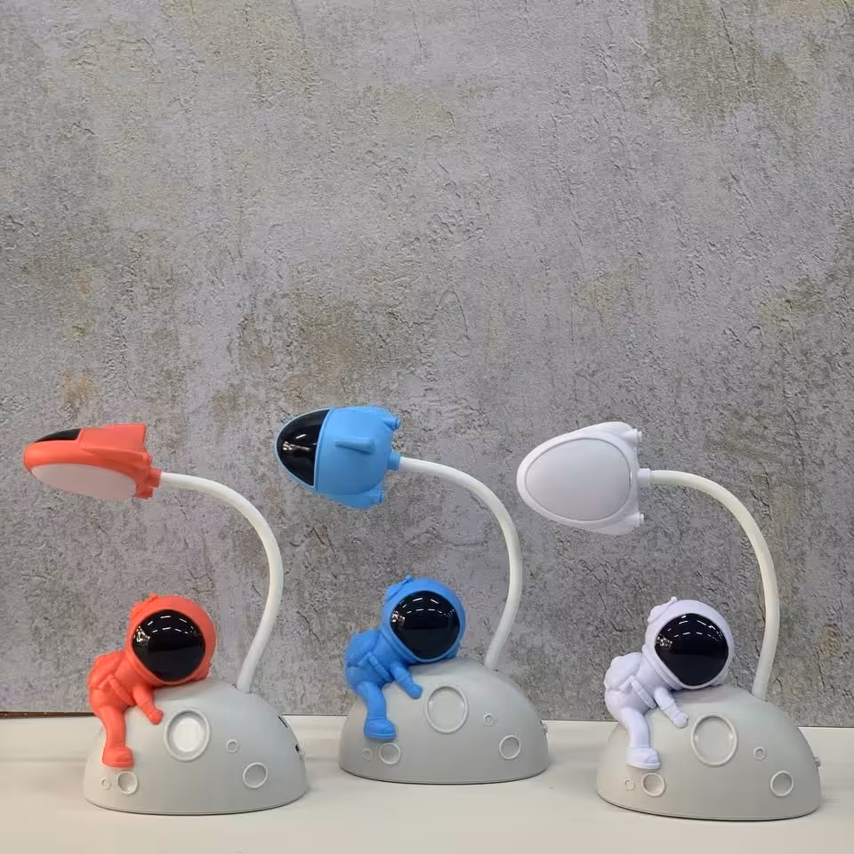 چراغ مطالعه و چراغ خواب شارژی مدل فضانورد 