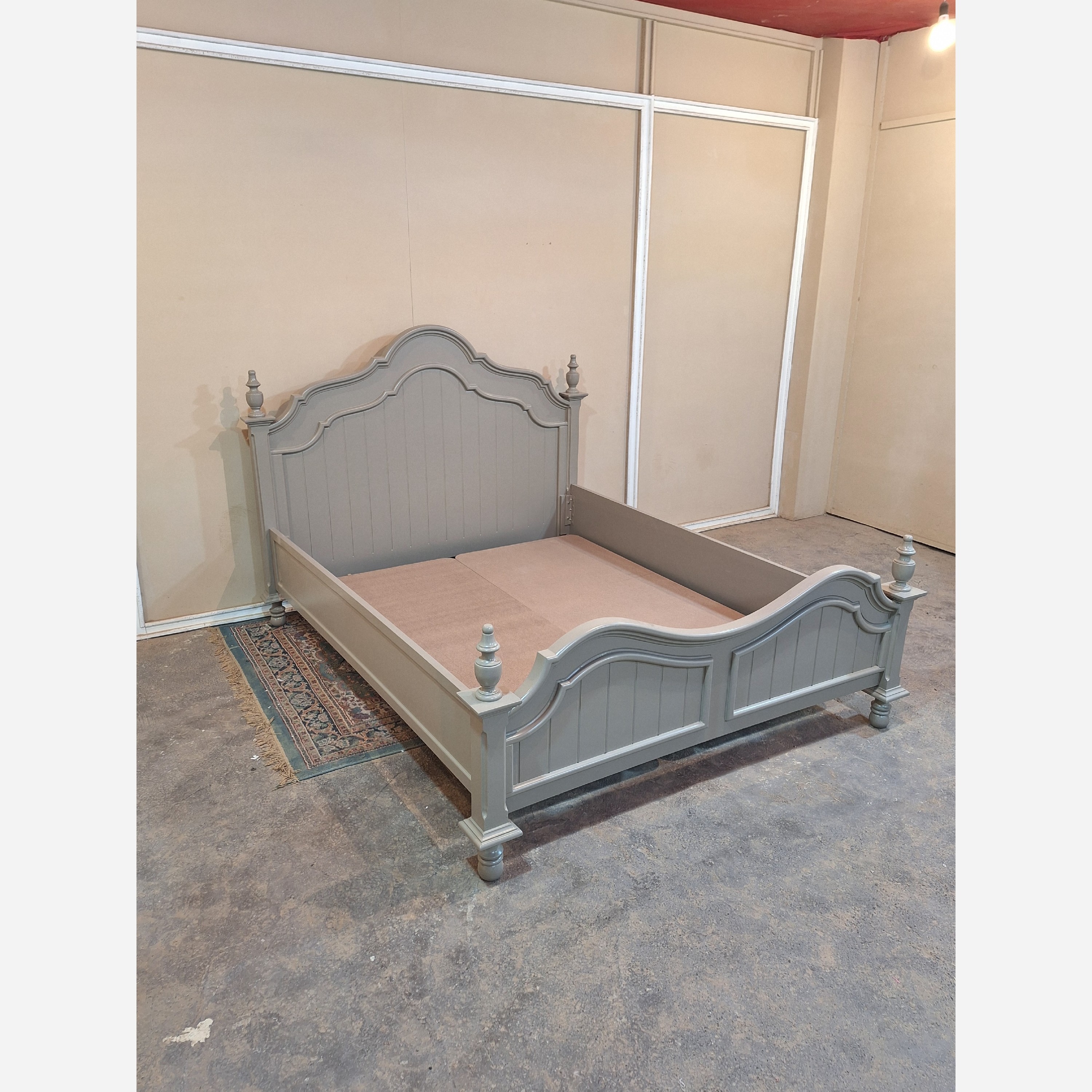 تخت خواب دونفره جدیدبژ سایز 160 (فقط تخت)(پس کرایه)