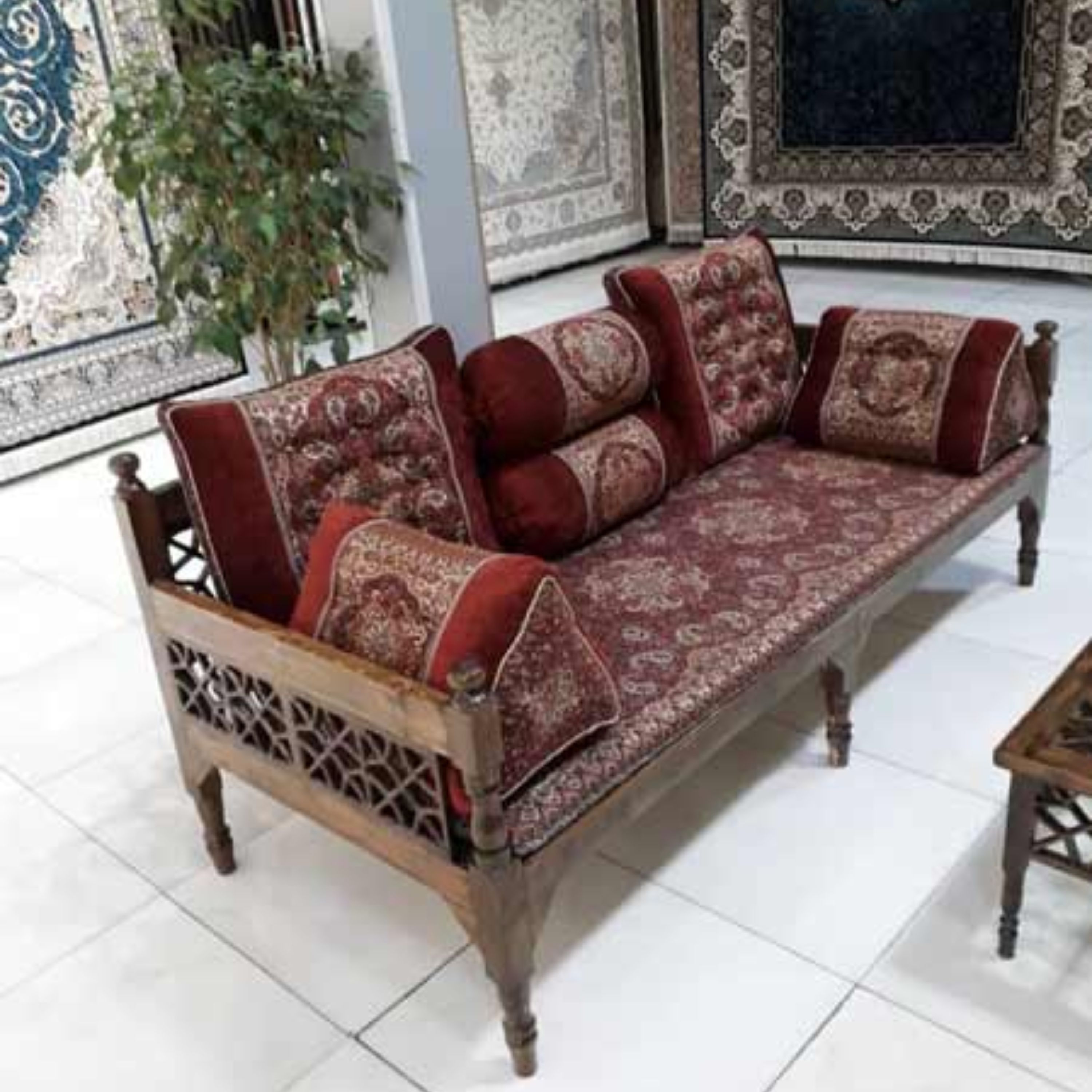 پشتی شاه نشین مخمل و ترمه 7 تکه رنگ قرمز کد 2