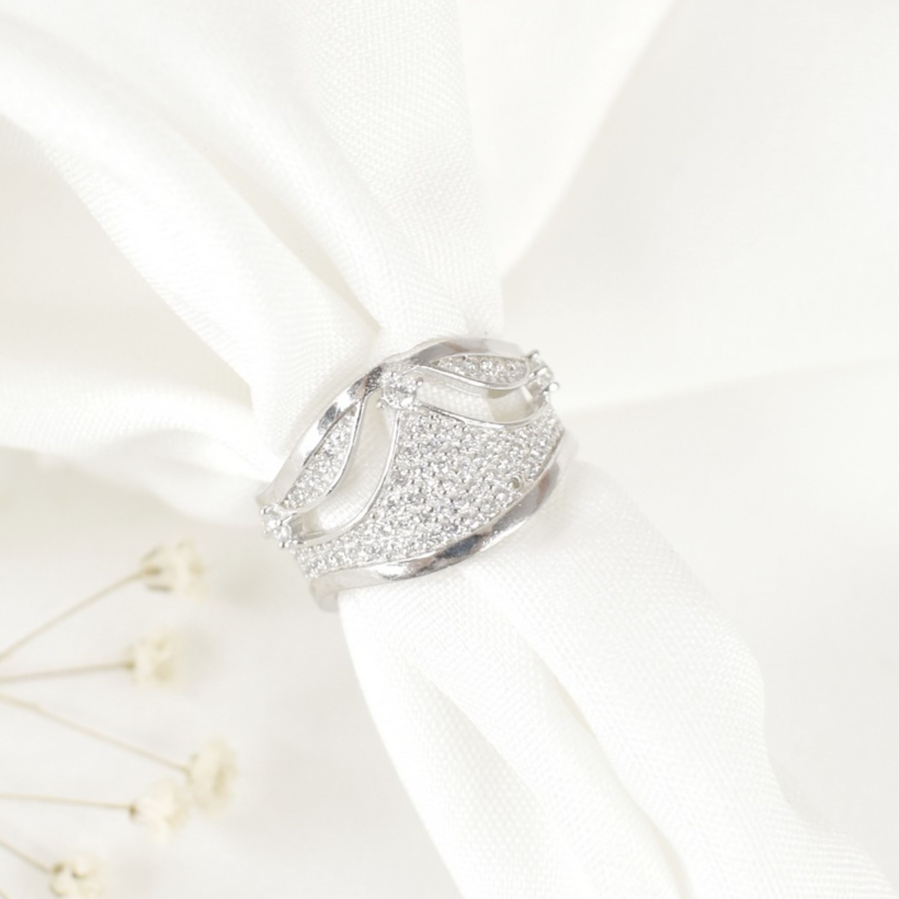 انگشتر نقره نگین دار و قابل تنظیم سایز کد2373