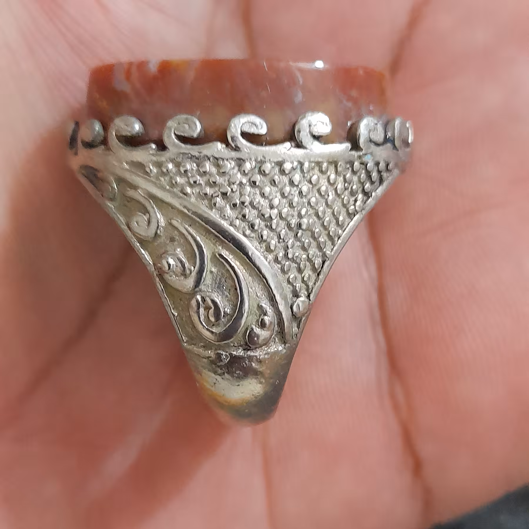 انگشتر  نیکل عراقی قدیمی با سنگ طبیعی عقیق شجر قرمز رنگ 