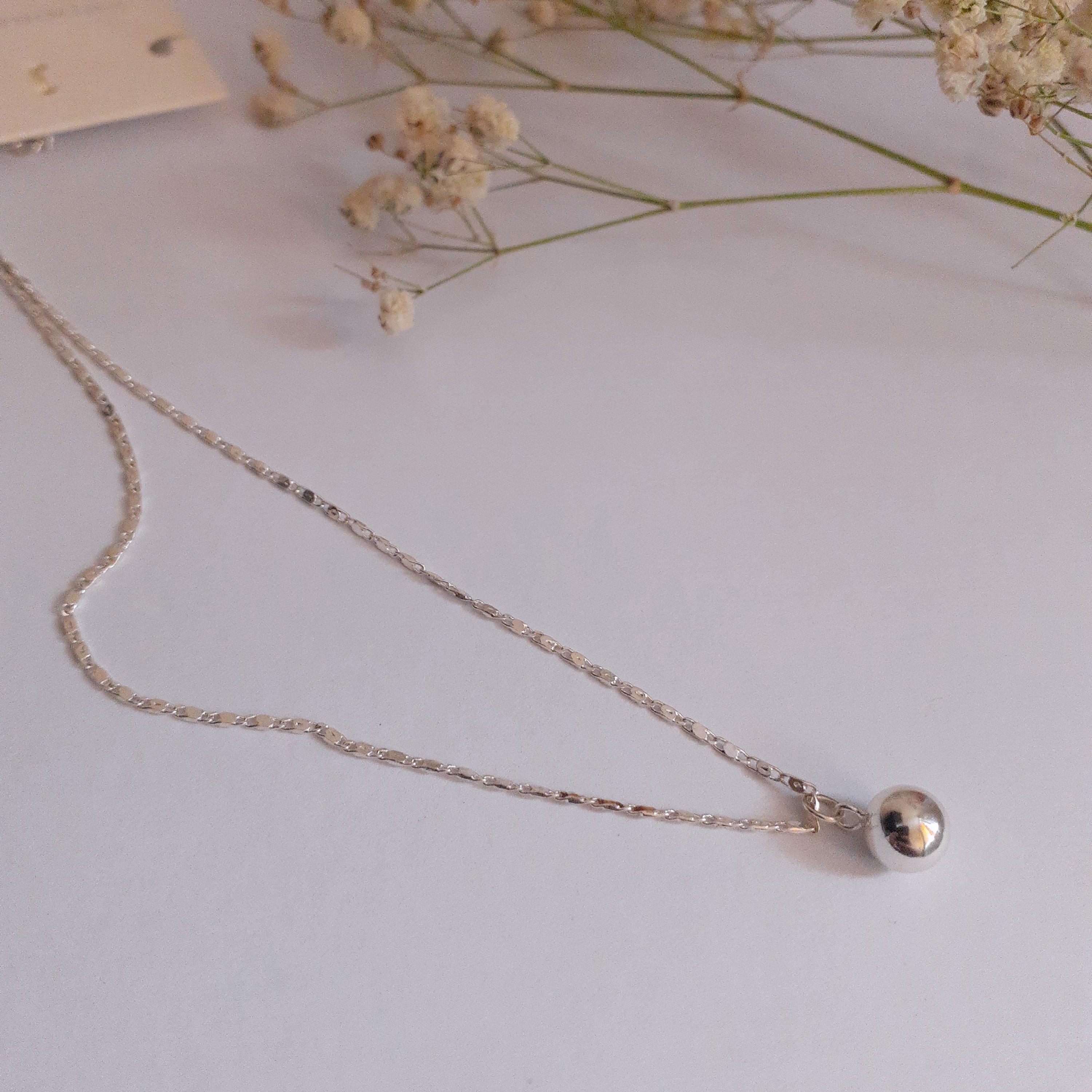 گردنبند گوی نقره ای 