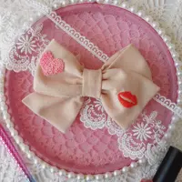 گیره پاپیونی مو گلدوزی طرح قلب و لب