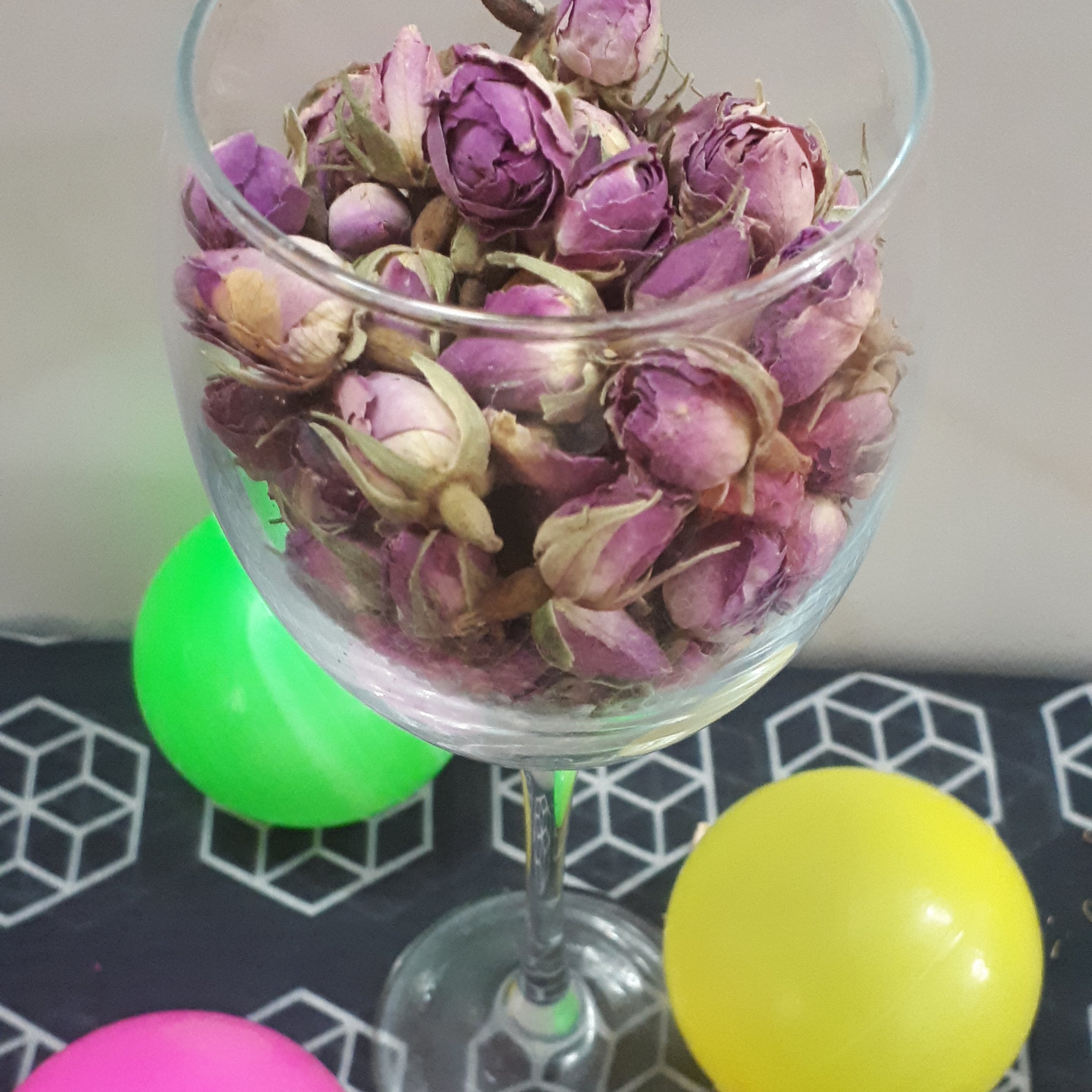 غنچه گل محمدی معطر