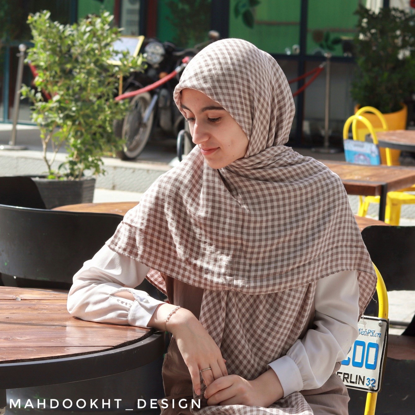 روسری پاییزه چهارخونه رنگ کرم